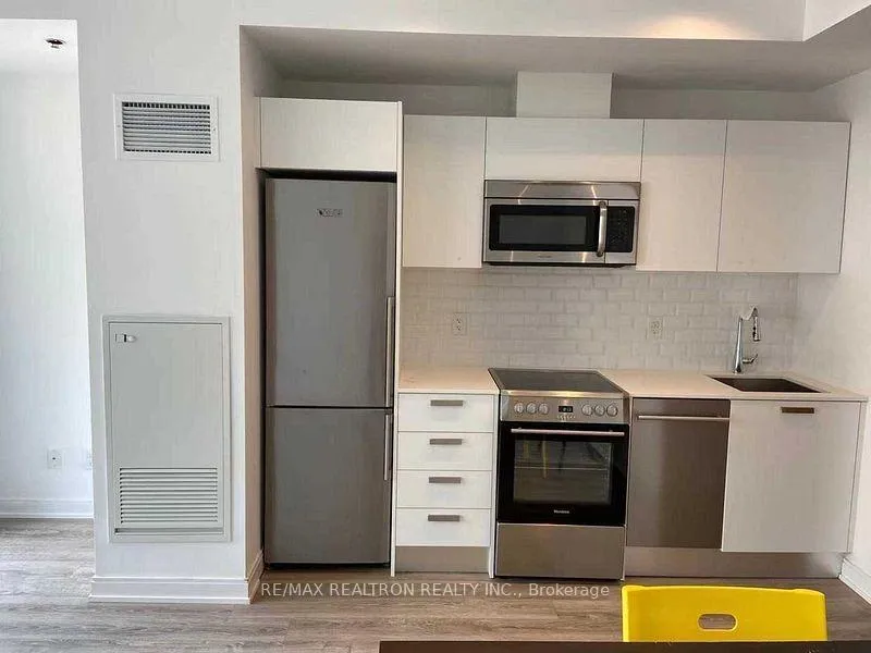 Front of Unit 1008, 42 Charles Street E