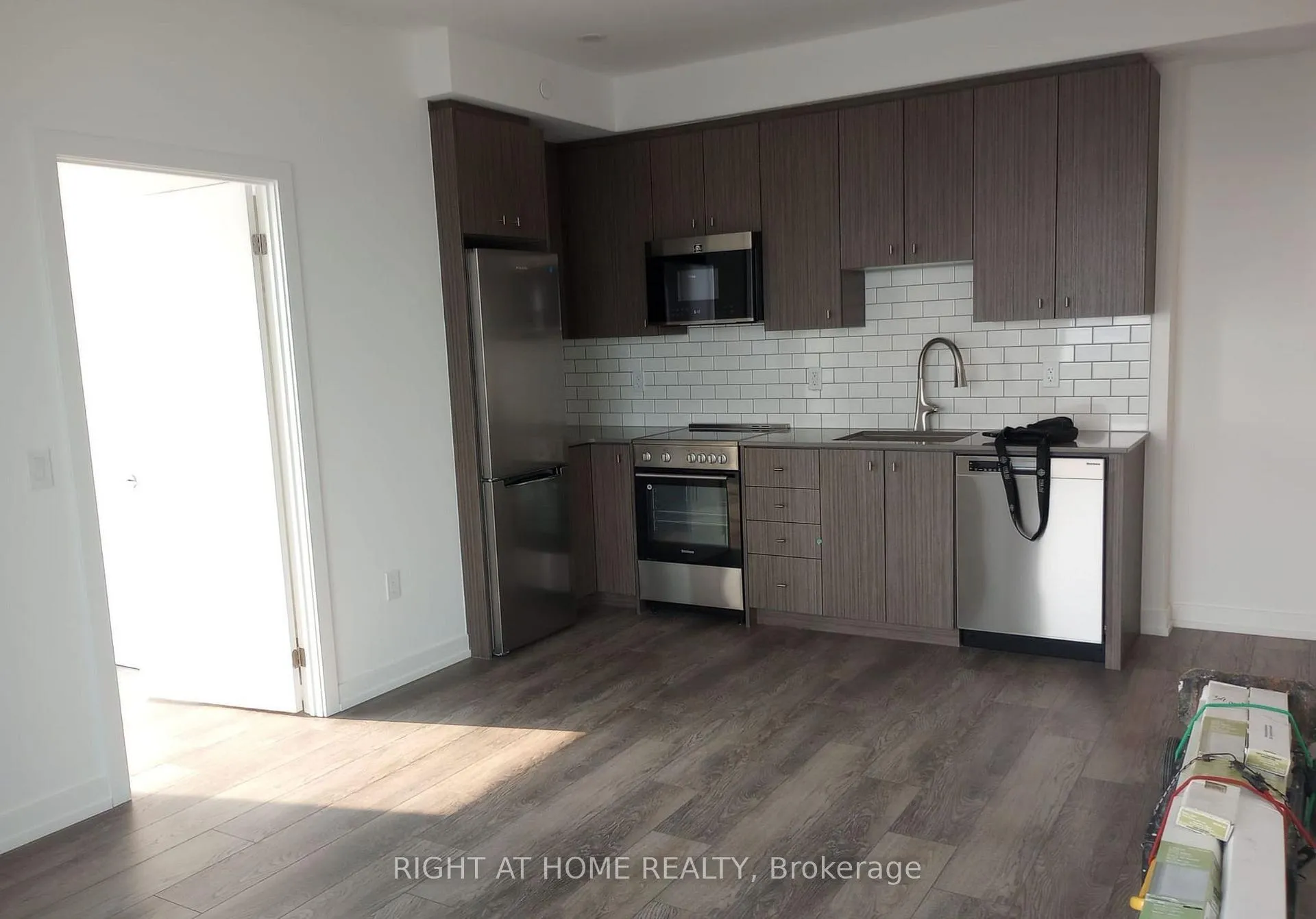 Photo 2 of Unit 2809, 15 Wellington Street S, Kitchener, Cherry Hill — HOMEH