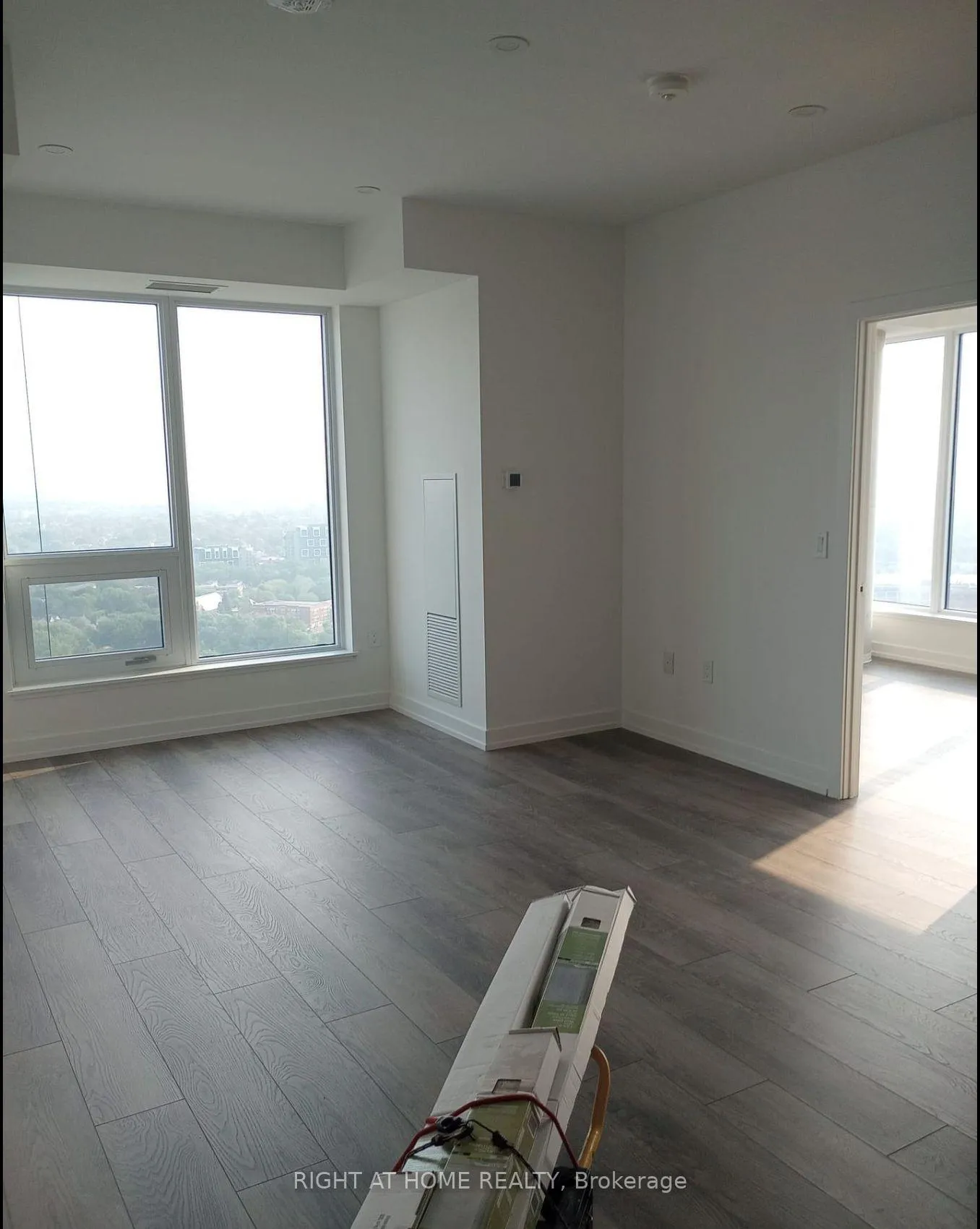 Photo 4 of Unit 2809, 15 Wellington Street S, Kitchener, Cherry Hill — HOMEH