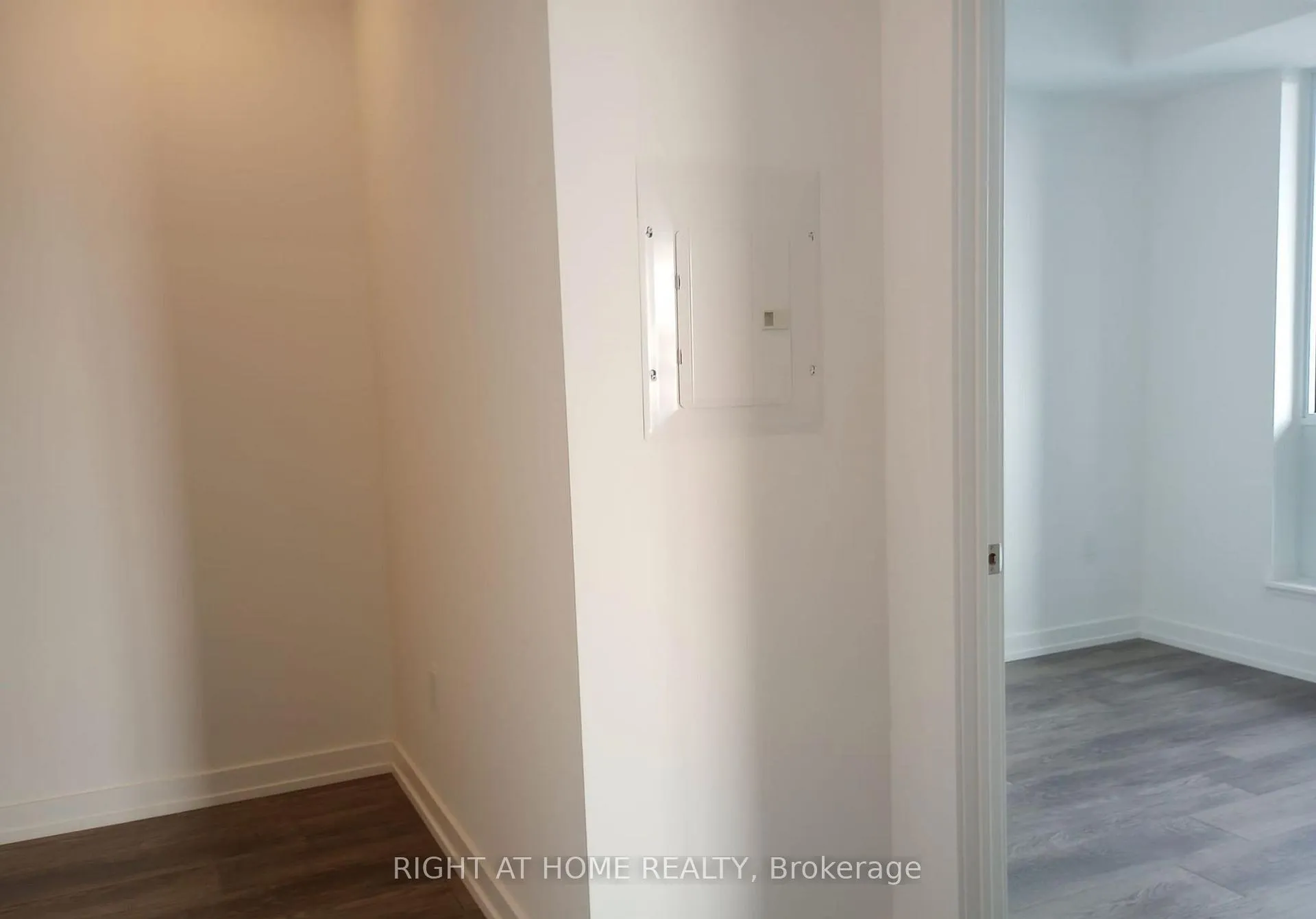 Photo 5 of Unit 2809, 15 Wellington Street S, Kitchener, Cherry Hill — HOMEH