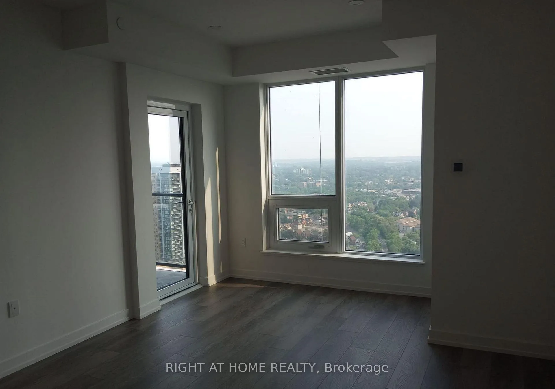 Photo 8 of Unit 2809, 15 Wellington Street S, Kitchener, Cherry Hill — HOMEH
