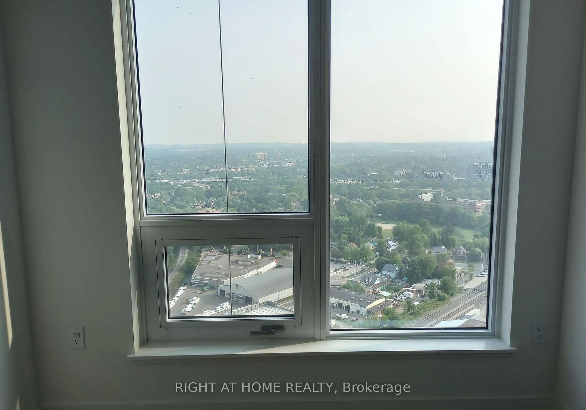 Photo 11 of Unit 2809, 15 Wellington Street S, Kitchener, Cherry Hill — HOMEH