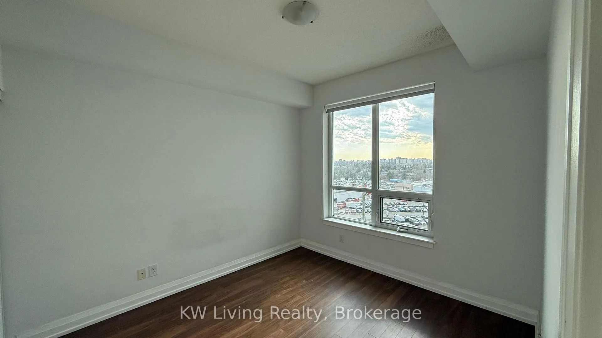 Photo 5 of Unit 720, 7161 Yonge Street, Markham, Thornhill — HOMEH