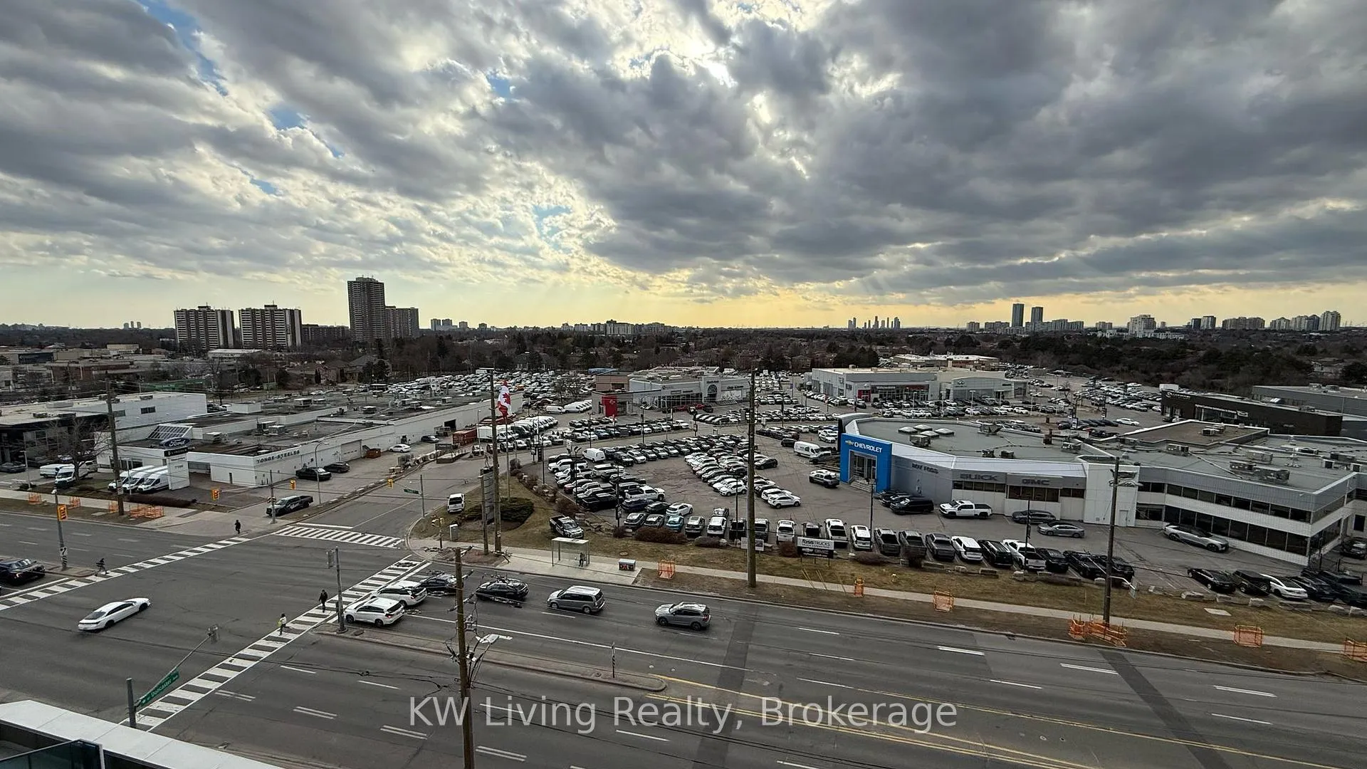 Photo 6 of Unit 720, 7161 Yonge Street, Markham, Thornhill — HOMEH