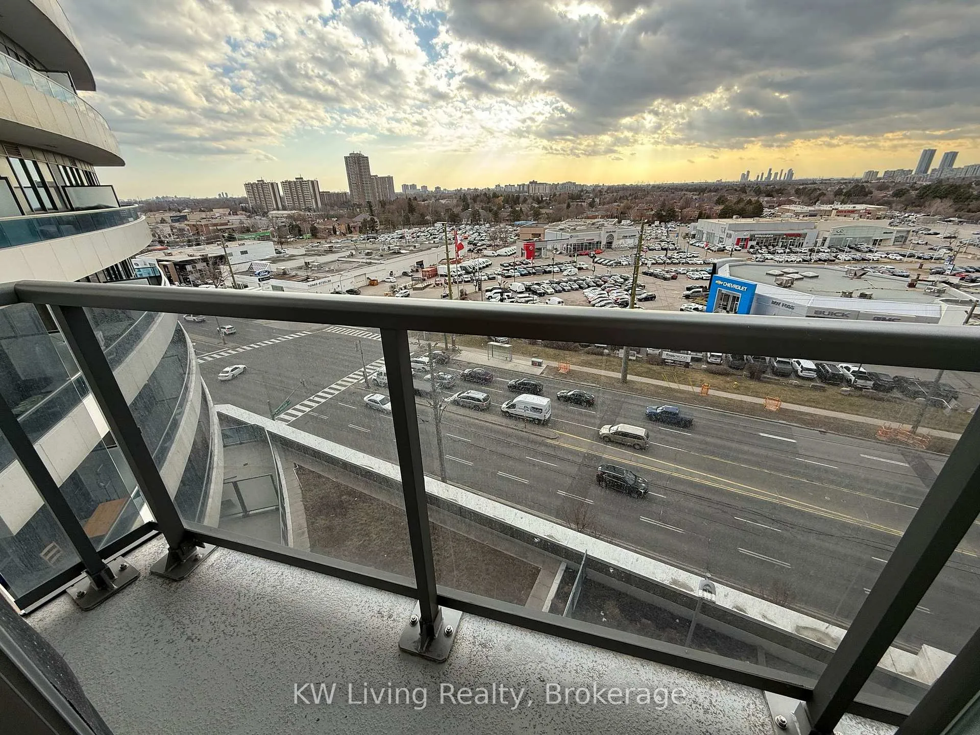 Photo 7 of Unit 720, 7161 Yonge Street, Markham, Thornhill — HOMEH