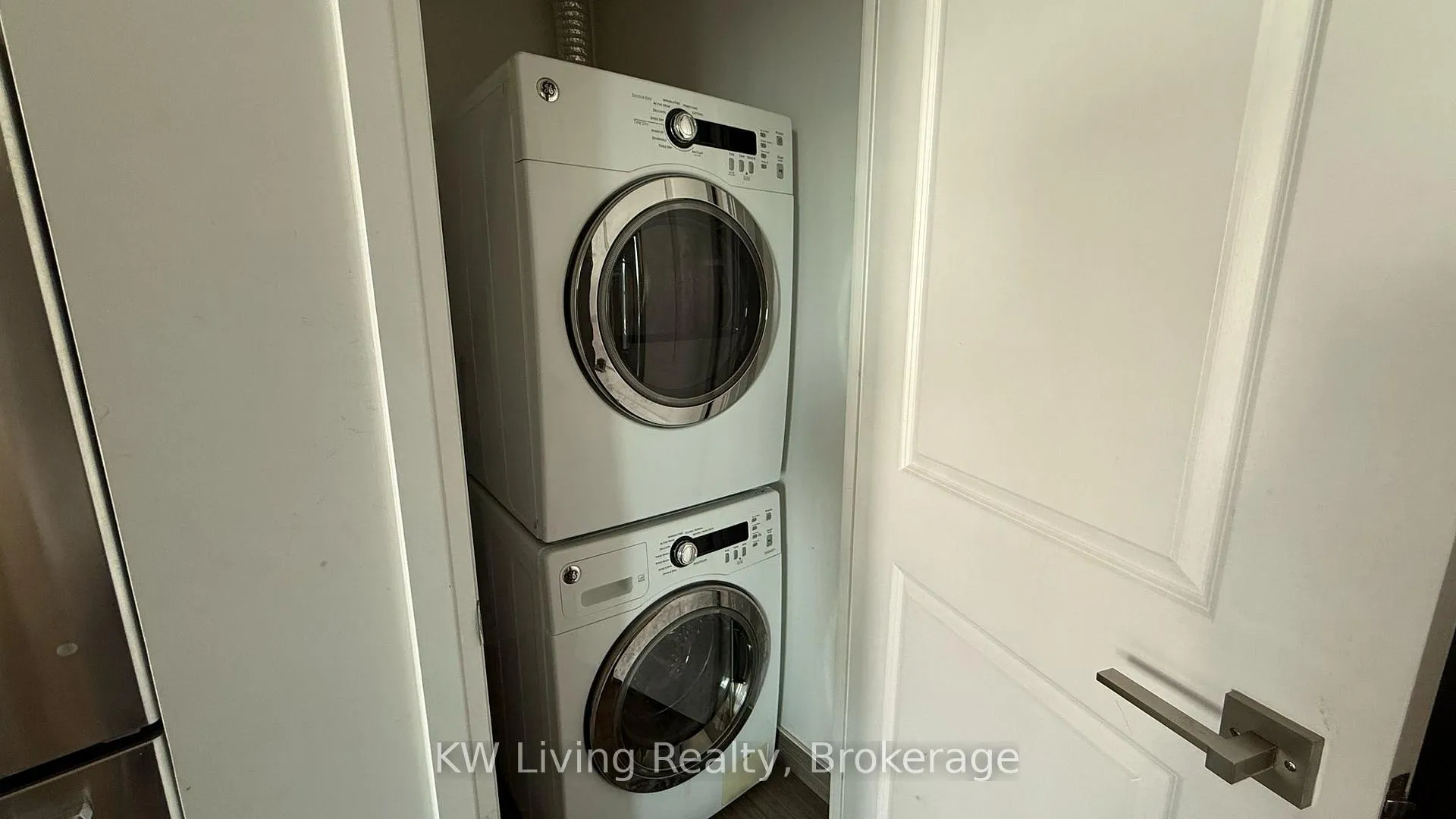 Photo 9 of Unit 720, 7161 Yonge Street, Markham, Thornhill — HOMEH
