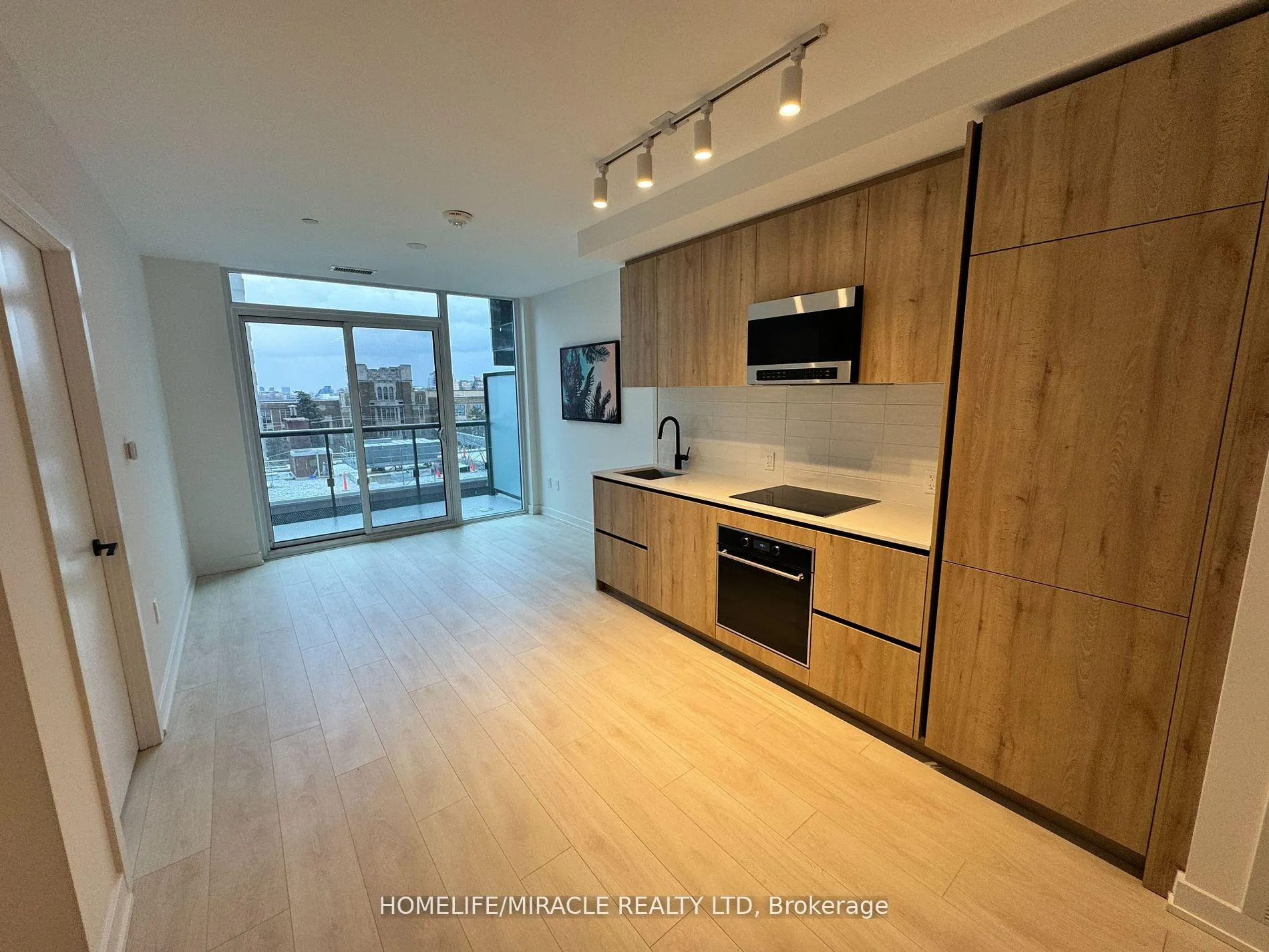 Photo 1 of Unit 619, 117 Broadway Avenue, Toronto, Mount Pleasant West — HOMEH