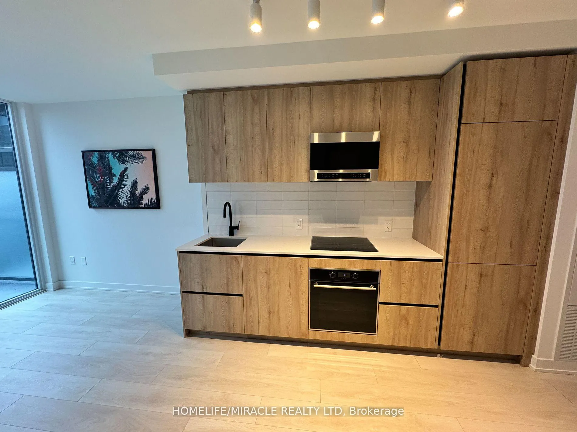 Photo 2 of Unit 619, 117 Broadway Avenue, Toronto, Mount Pleasant West — HOMEH