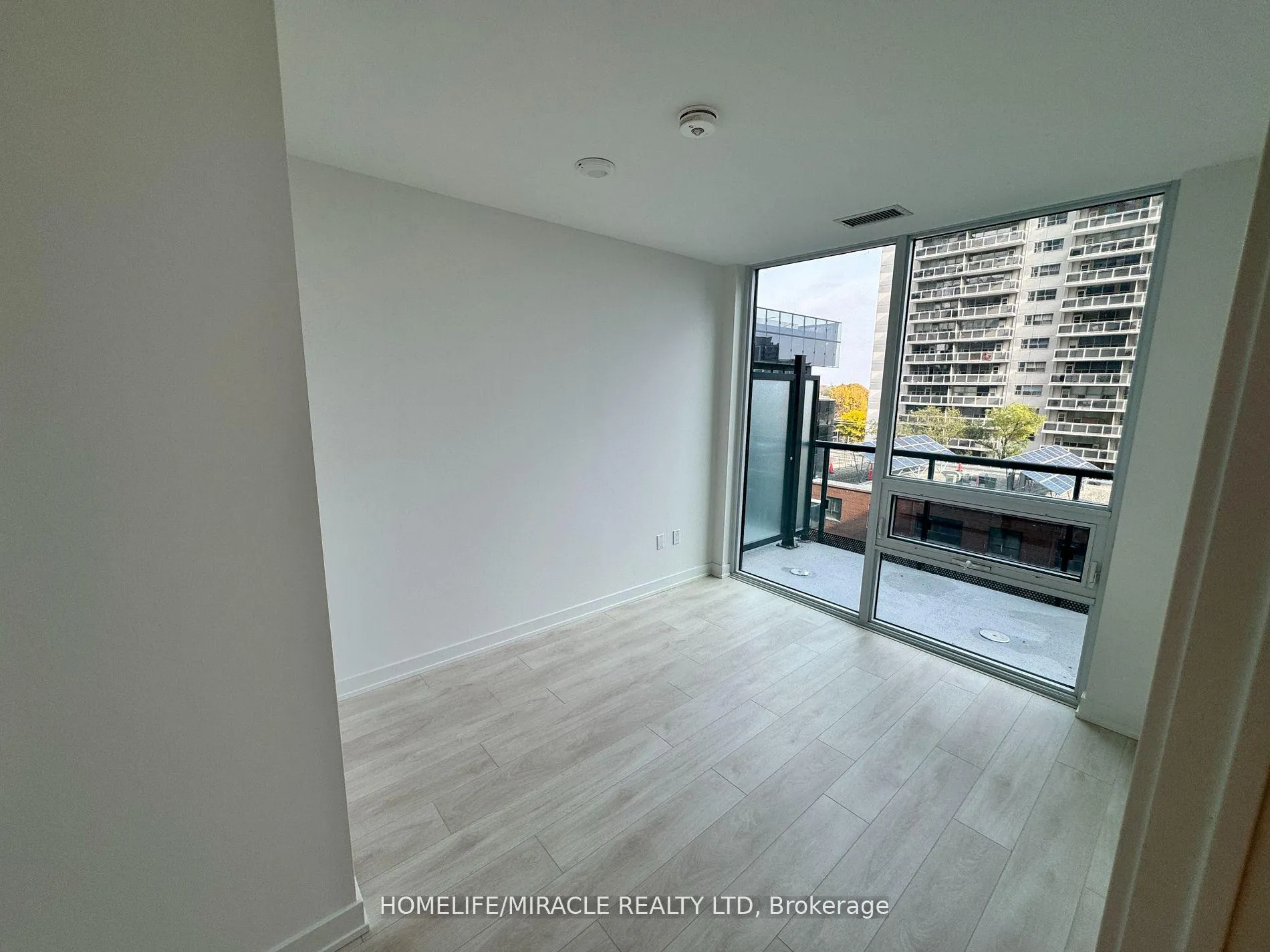 Photo 5 of Unit 619, 117 Broadway Avenue, Toronto, Mount Pleasant West — HOMEH