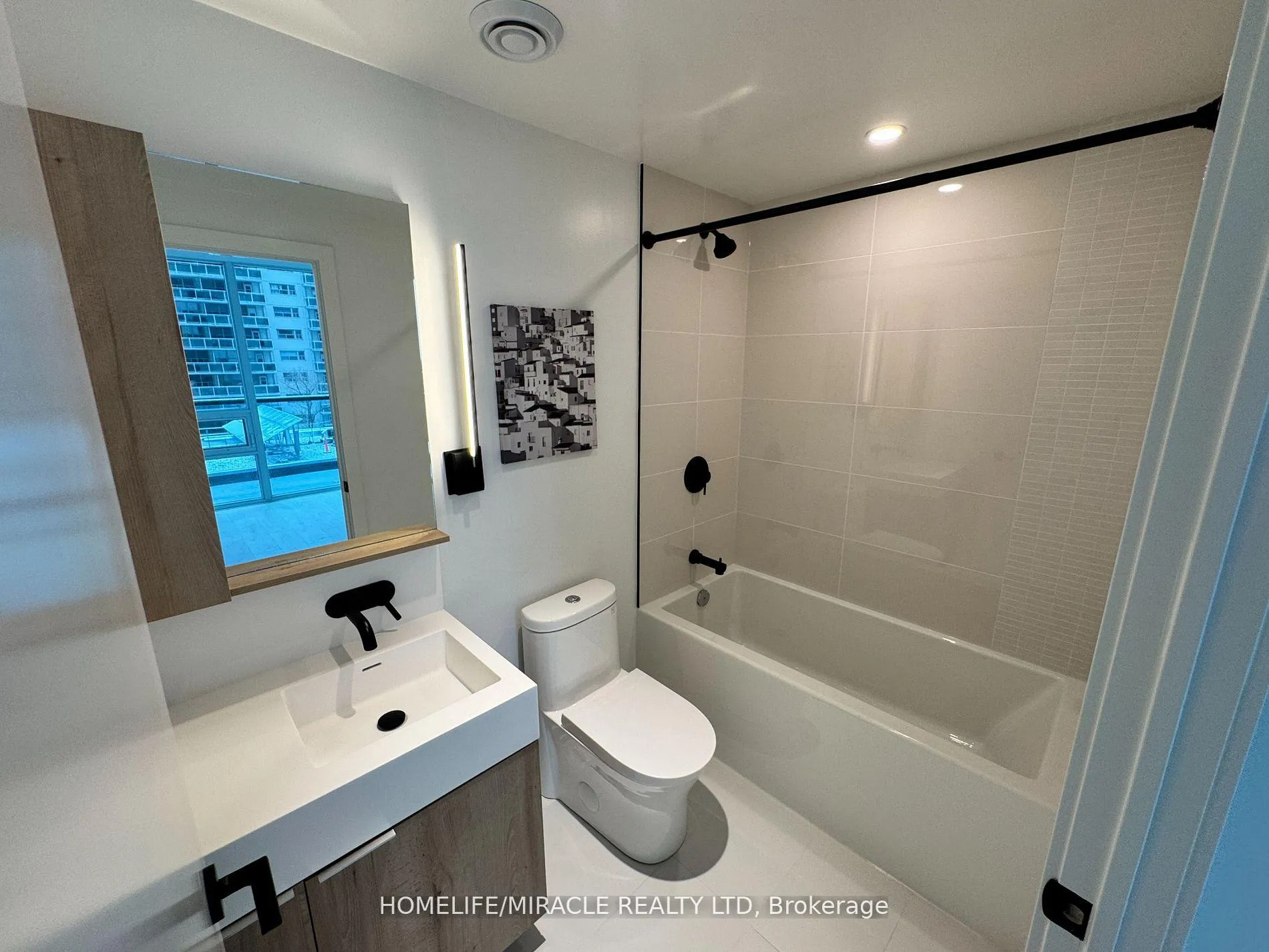 Photo 9 of Unit 619, 117 Broadway Avenue, Toronto, Mount Pleasant West — HOMEH