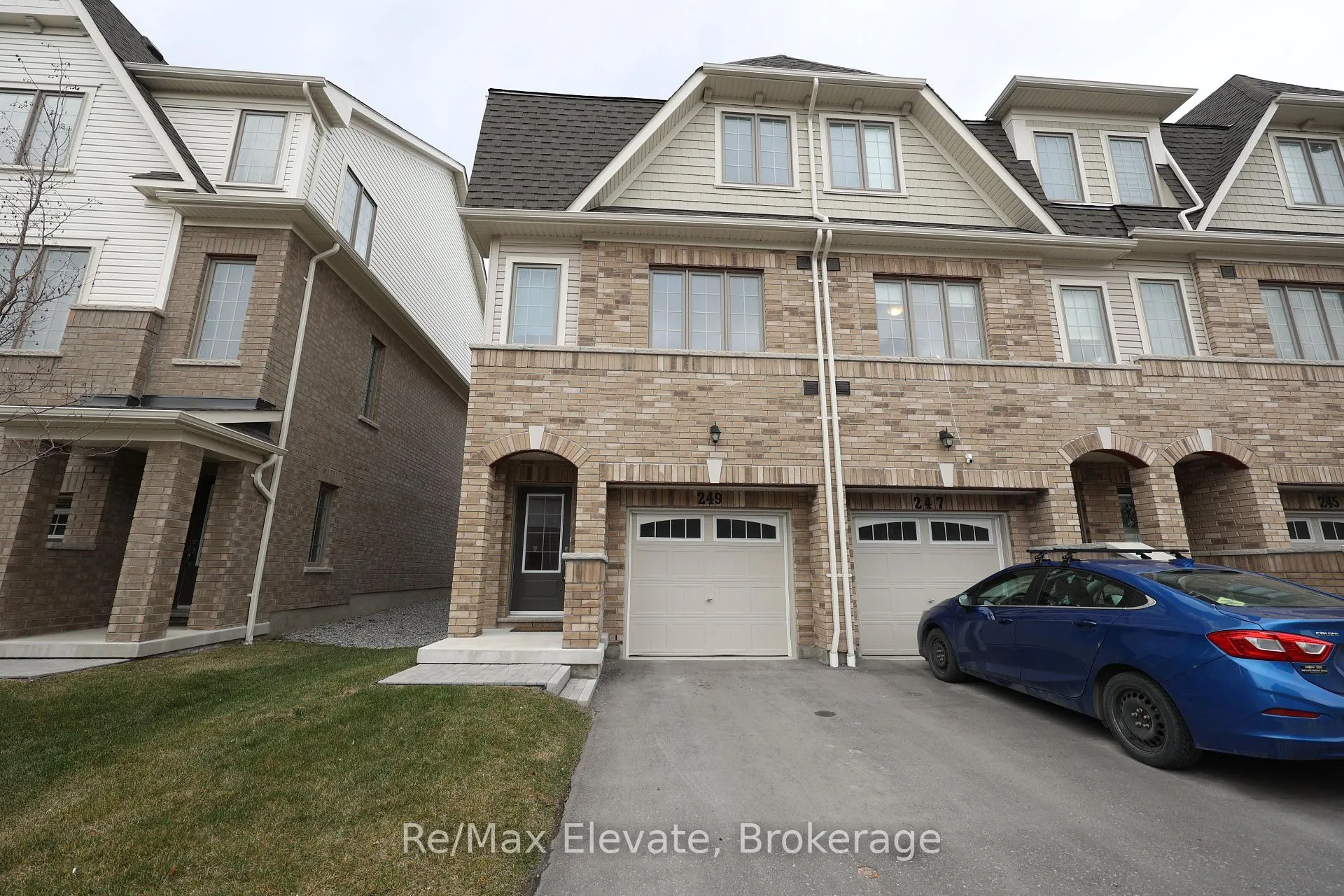 Photo 2 of 249 Danzatore Path, Oshawa, Windfields — HOMEH