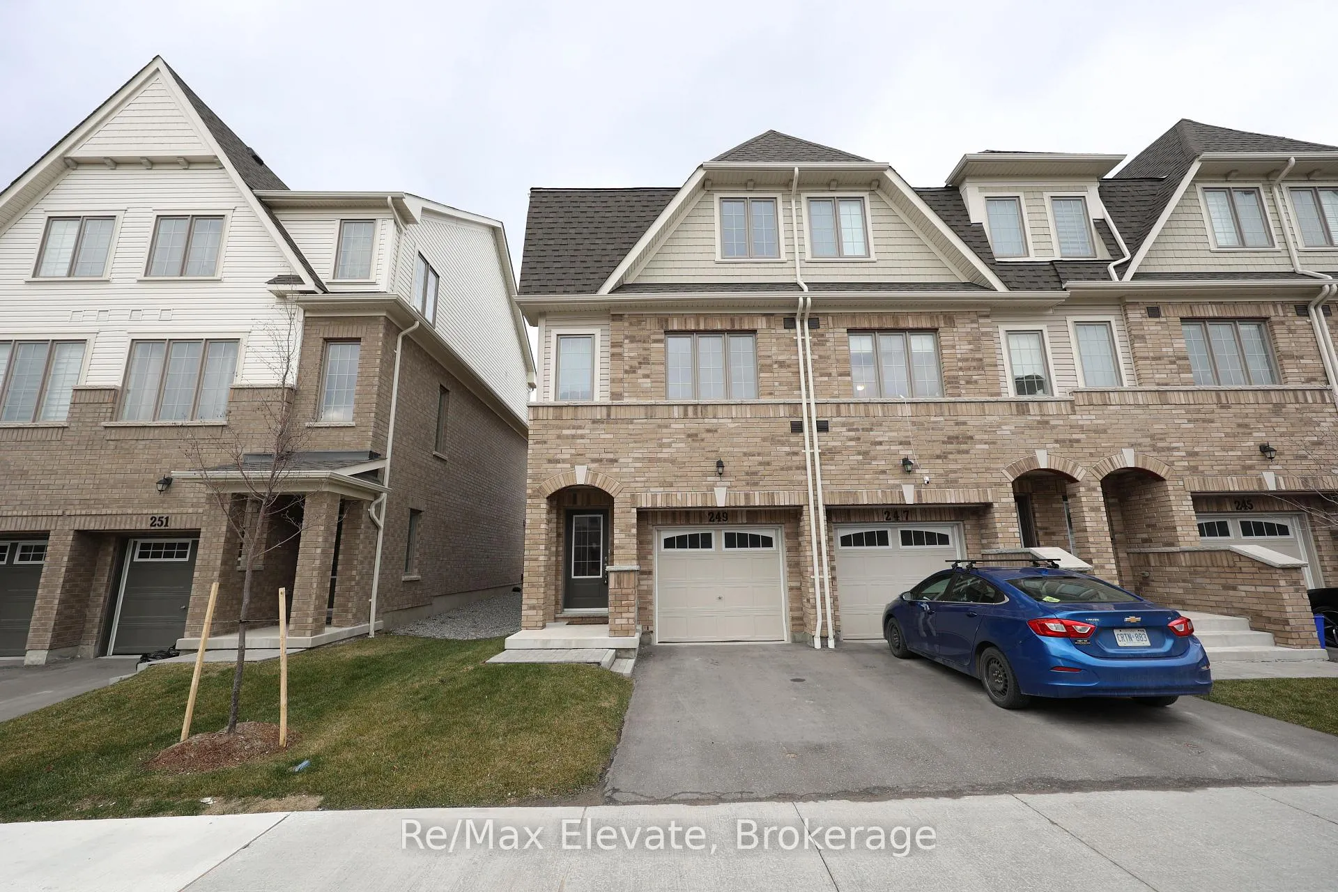 Photo 3 of 249 Danzatore Path, Oshawa, Windfields — HOMEH