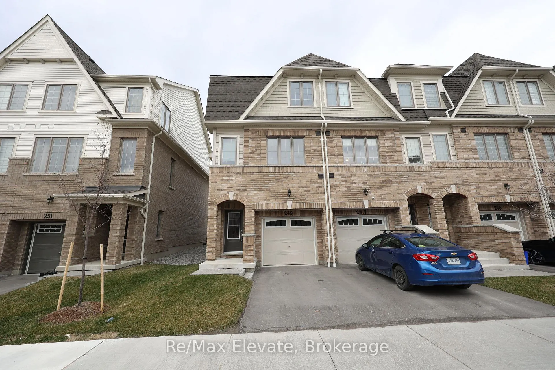 Photo 4 of 249 Danzatore Path, Oshawa, Windfields — HOMEH