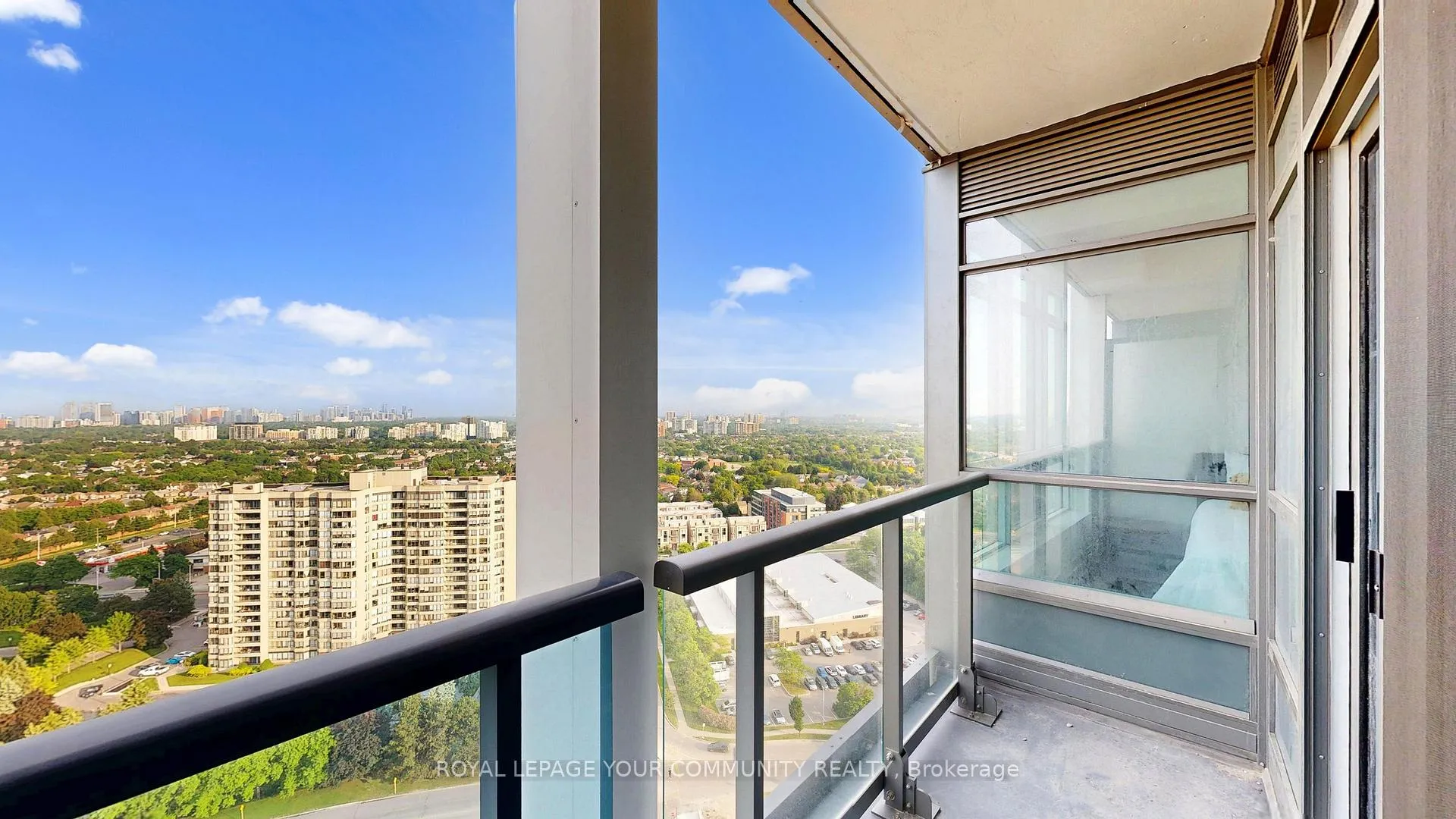 Photo 4 of Unit 2101, 30 Upper Mall Way, Vaughan, Brownridge — HOMEH