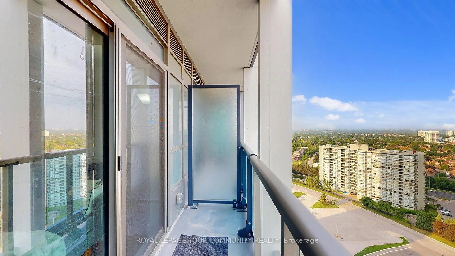 Photo 6 of Unit 2101, 30 Upper Mall Way, Vaughan, Brownridge — HOMEH