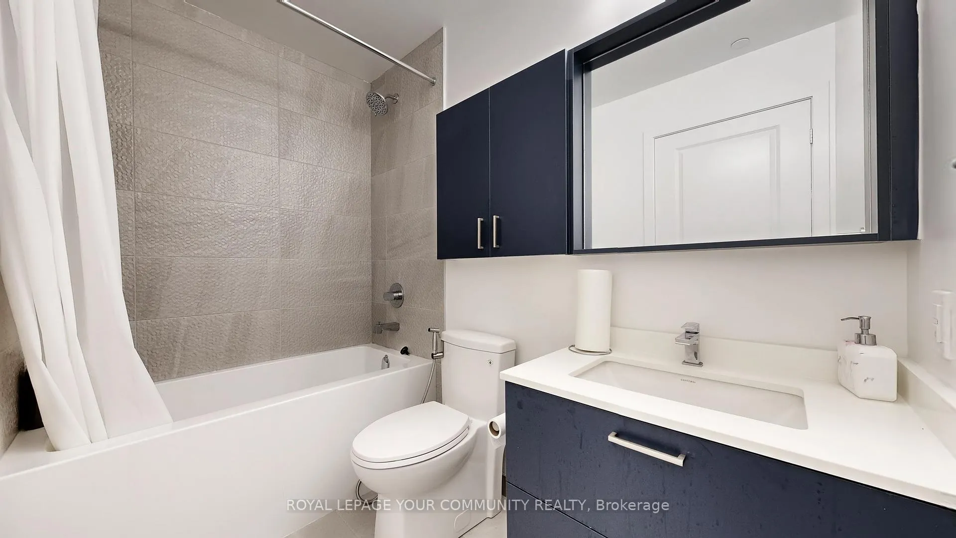 Photo 10 of Unit 2101, 30 Upper Mall Way, Vaughan, Brownridge — HOMEH