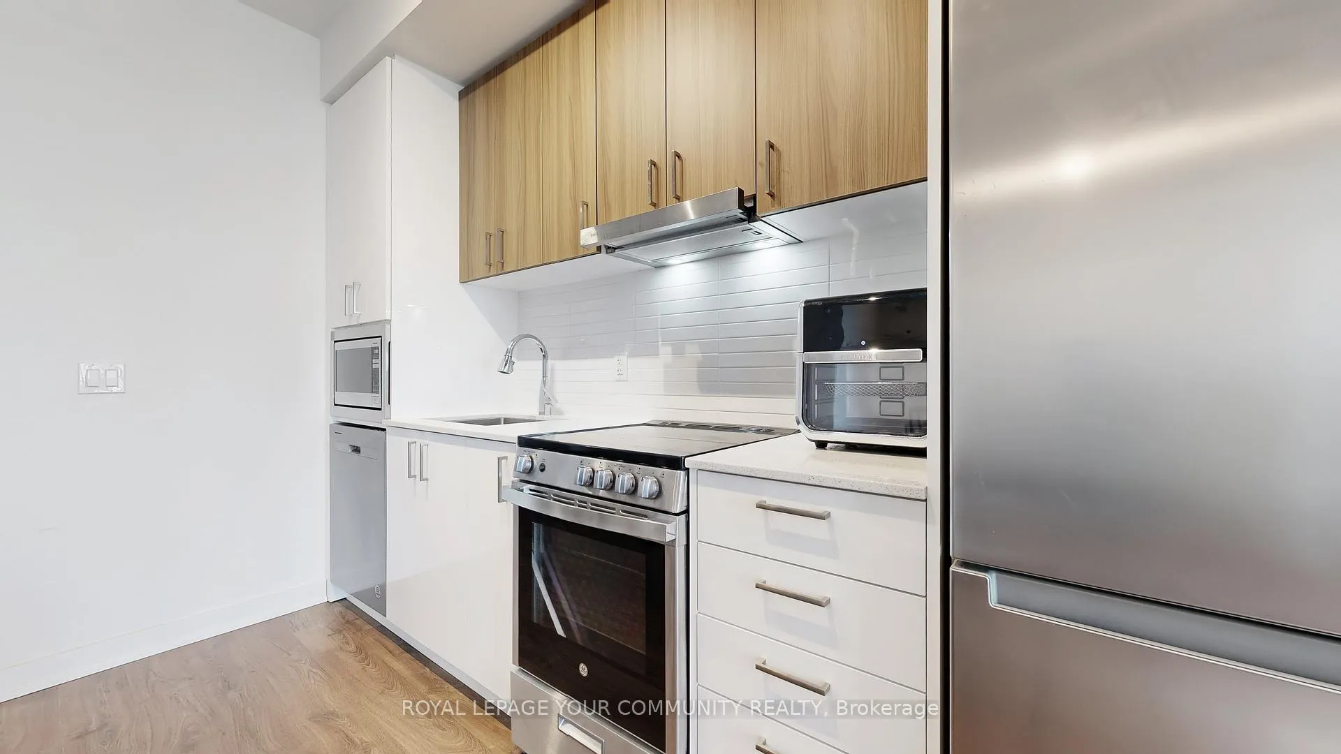 Photo 16 of Unit 2101, 30 Upper Mall Way, Vaughan, Brownridge — HOMEH