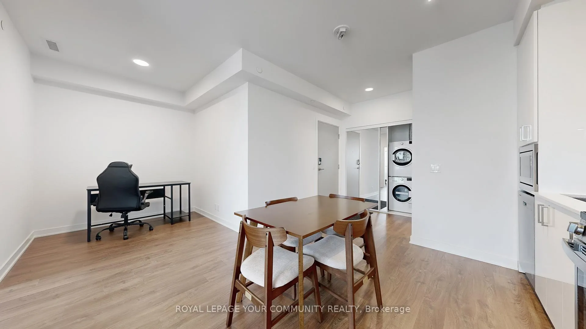 Photo 23 of Unit 2101, 30 Upper Mall Way, Vaughan, Brownridge — HOMEH