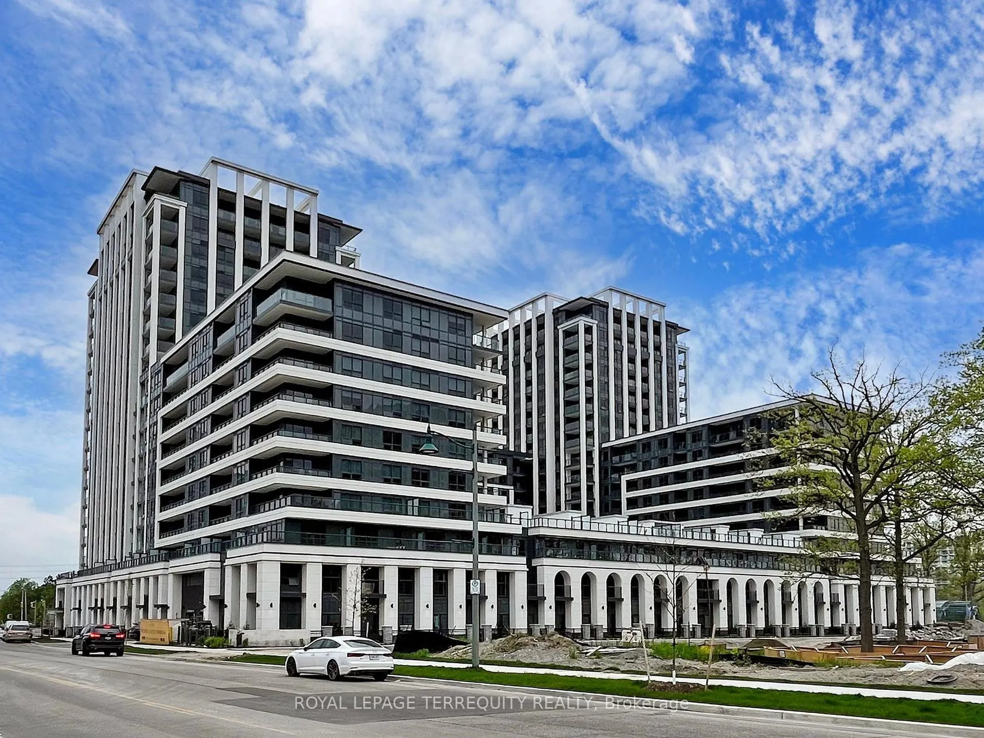 Photo 1 of Unit 701, 8 Cedarland Drive, Markham, Unionville — HOMEH
