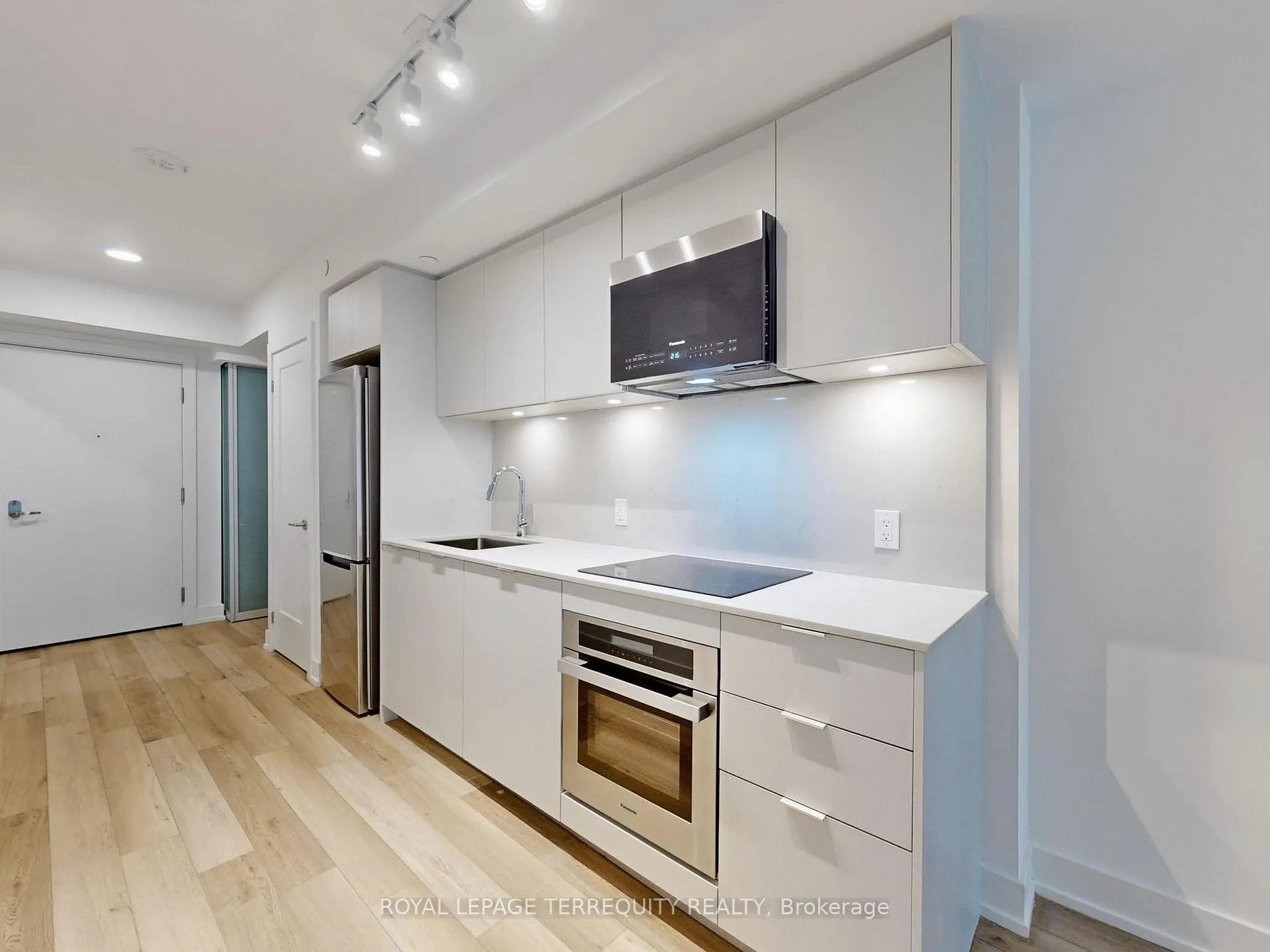 Photo 4 of Unit 701, 8 Cedarland Drive, Markham, Unionville — HOMEH