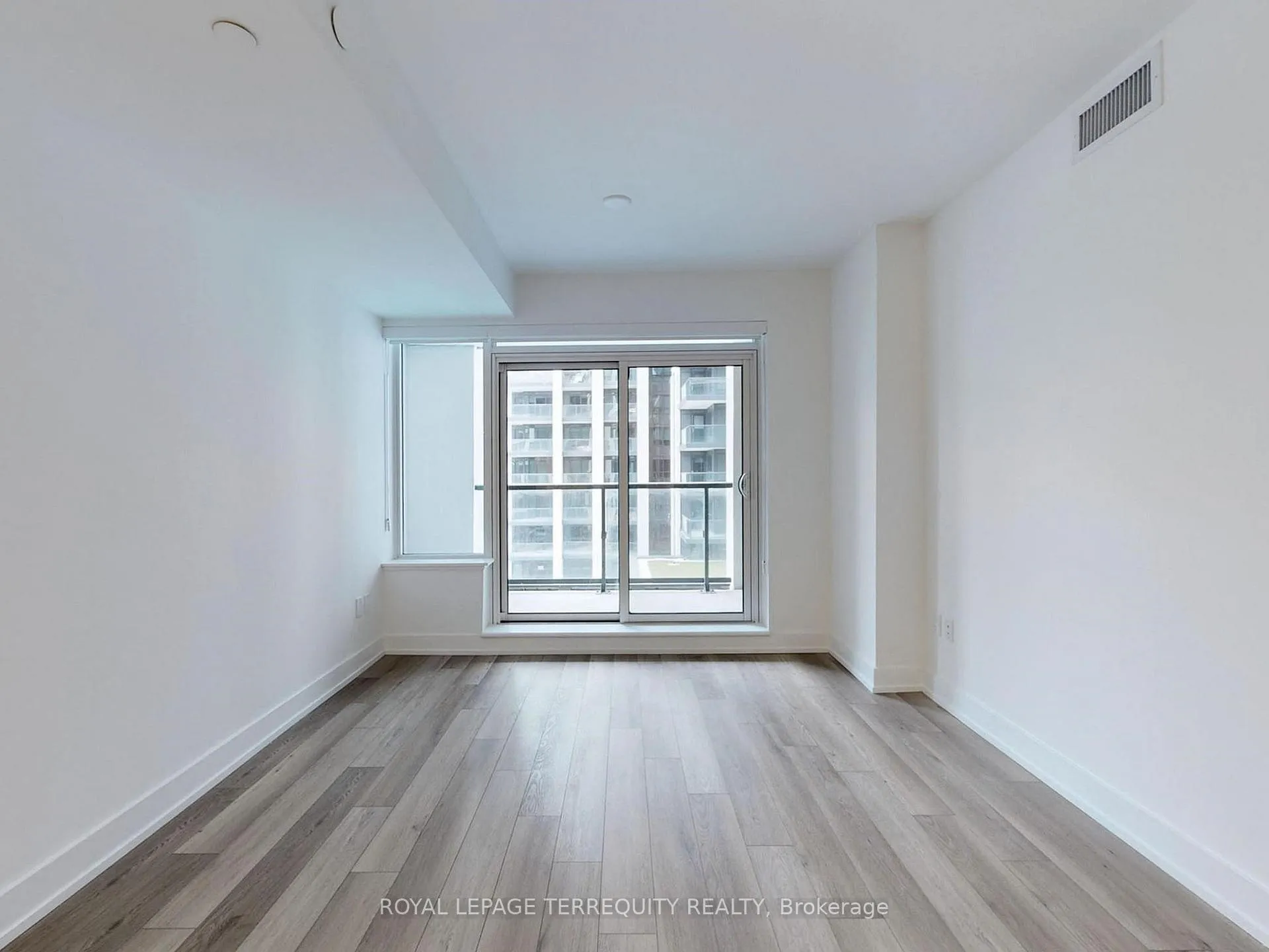 Photo 5 of Unit 701, 8 Cedarland Drive, Markham, Unionville — HOMEH
