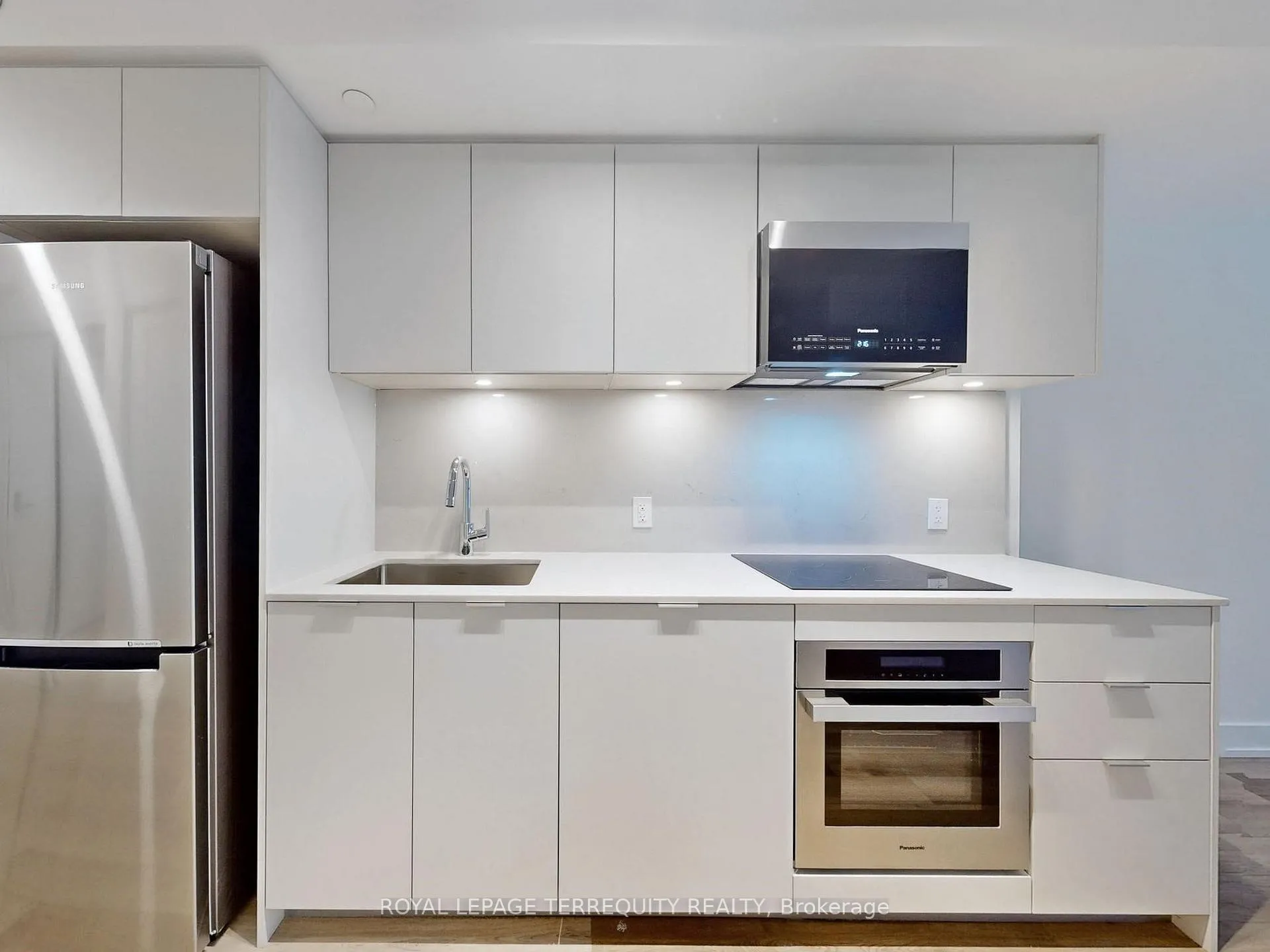 Photo 6 of Unit 701, 8 Cedarland Drive, Markham, Unionville — HOMEH