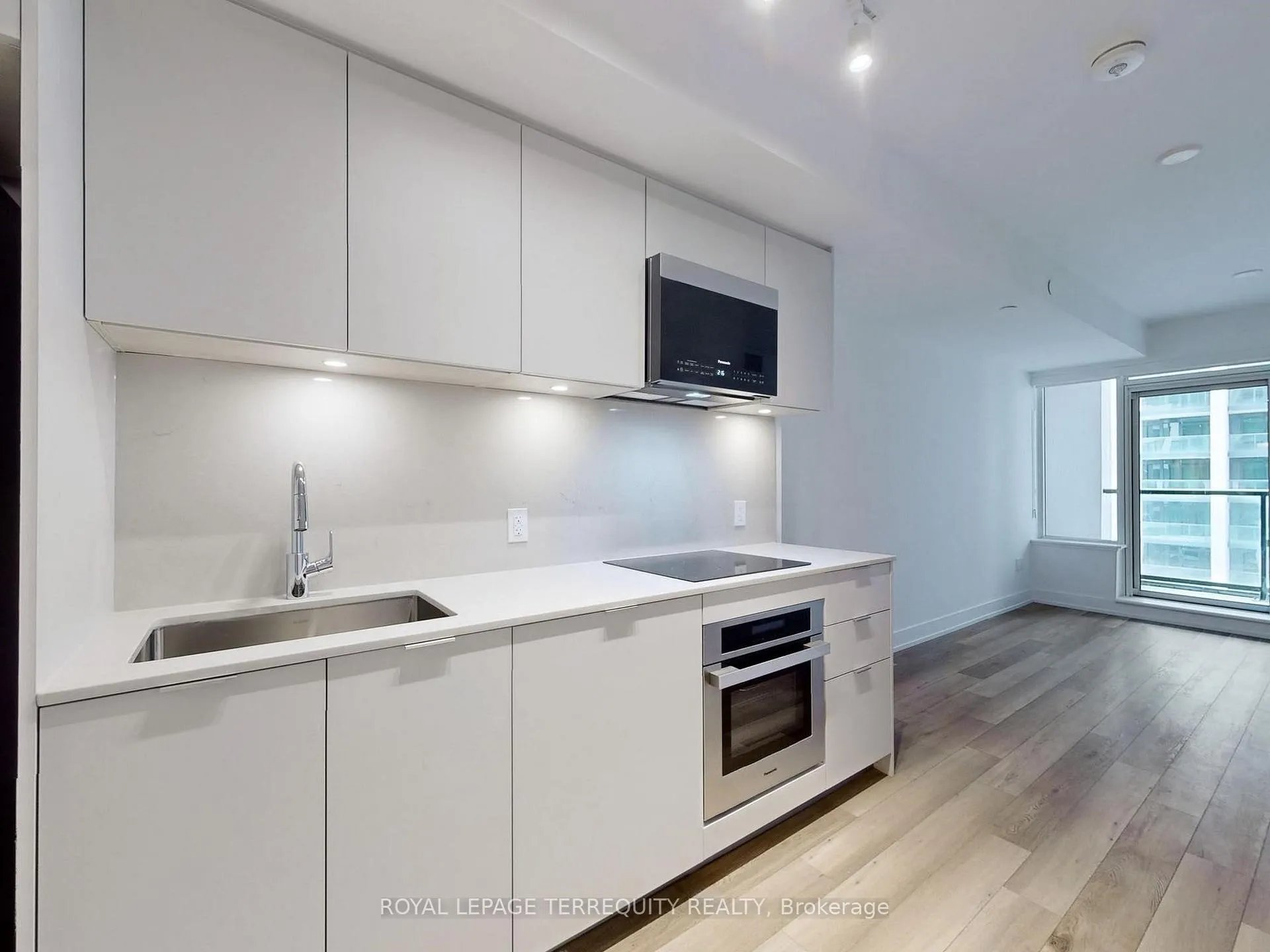 Photo 7 of Unit 701, 8 Cedarland Drive, Markham, Unionville — HOMEH