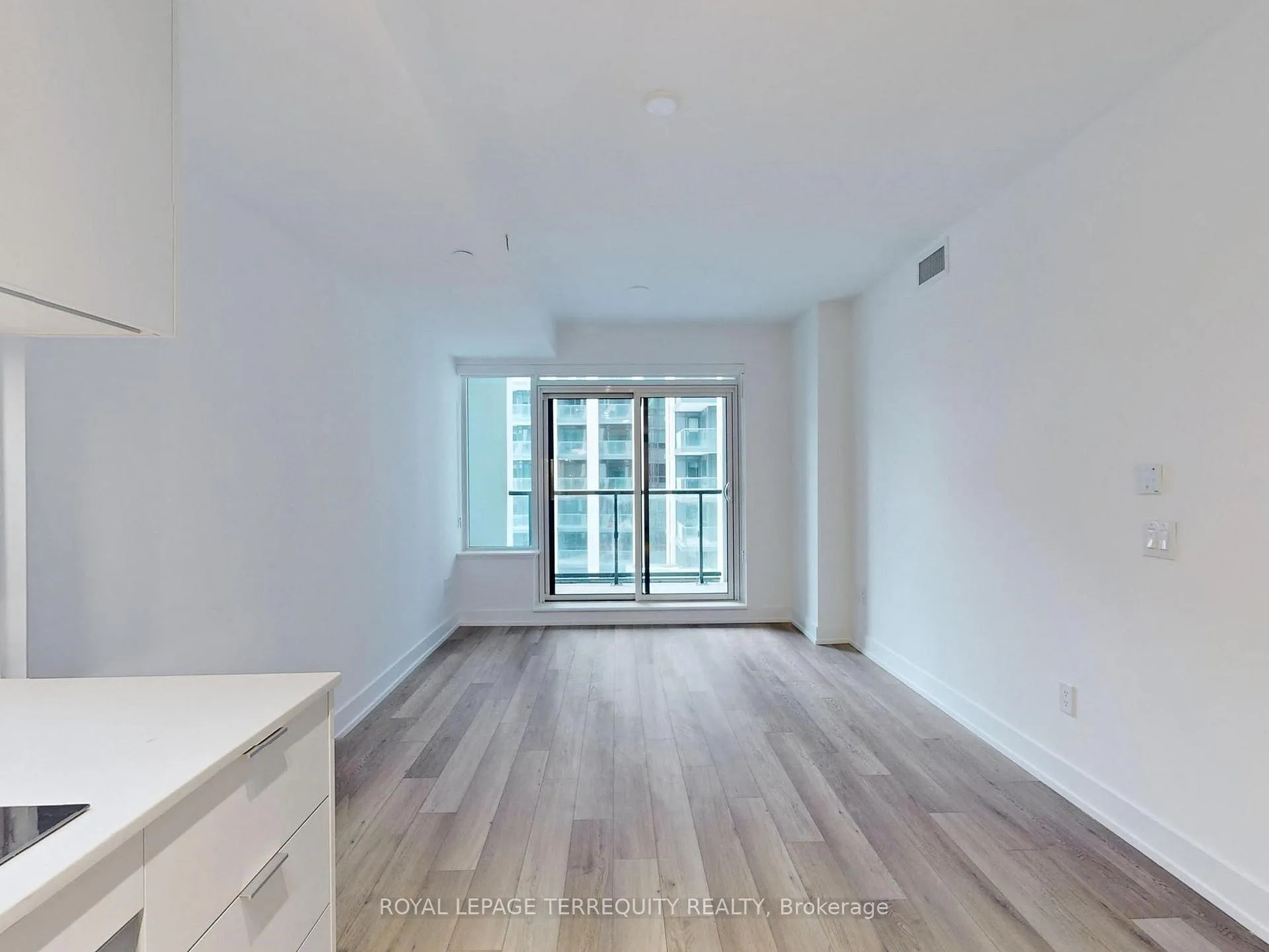 Photo 8 of Unit 701, 8 Cedarland Drive, Markham, Unionville — HOMEH