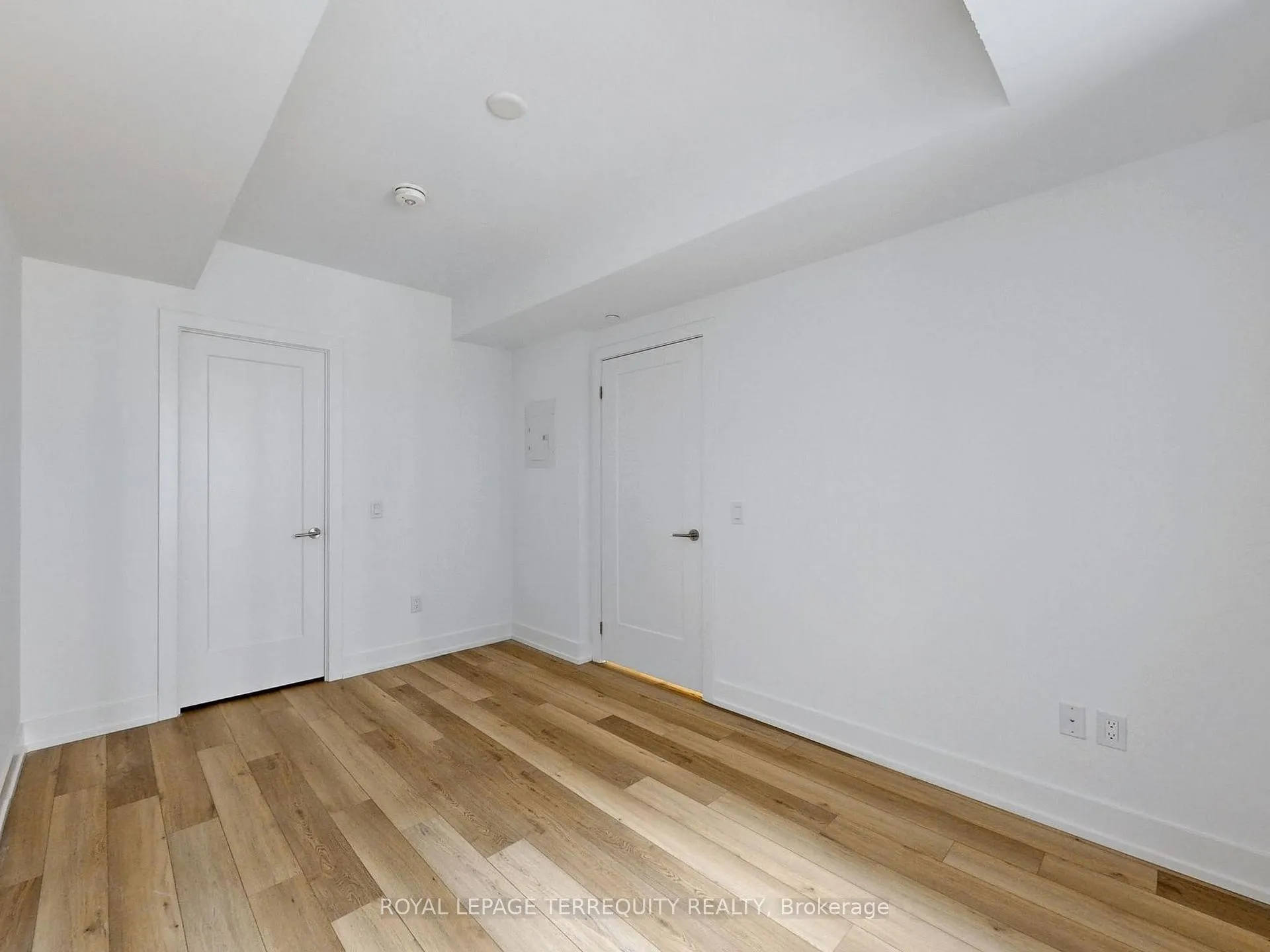 Photo 11 of Unit 701, 8 Cedarland Drive, Markham, Unionville — HOMEH