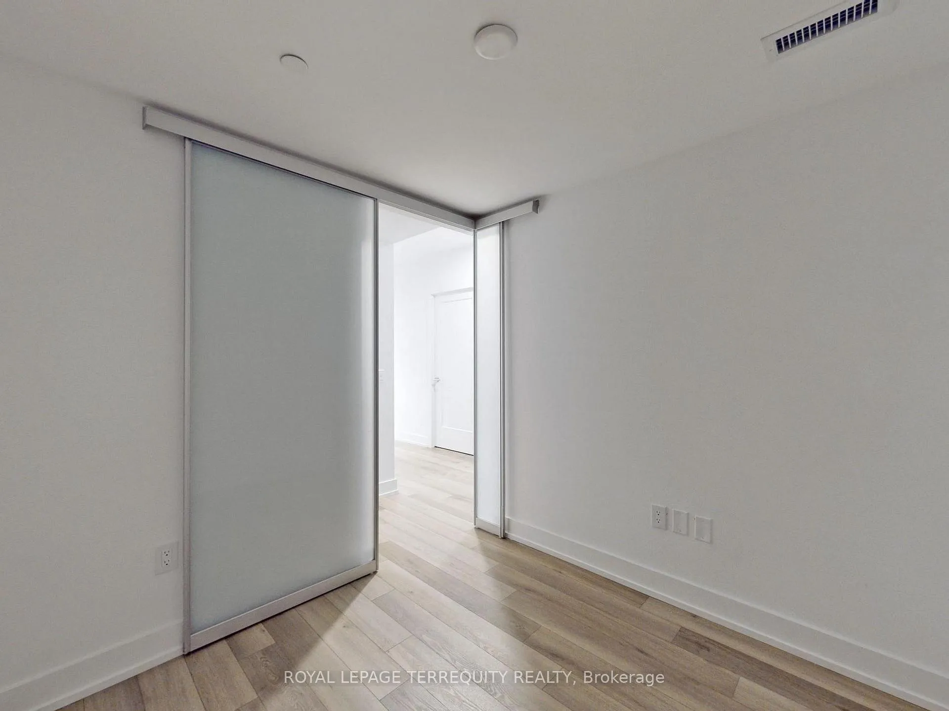 Photo 17 of Unit 701, 8 Cedarland Drive, Markham, Unionville — HOMEH