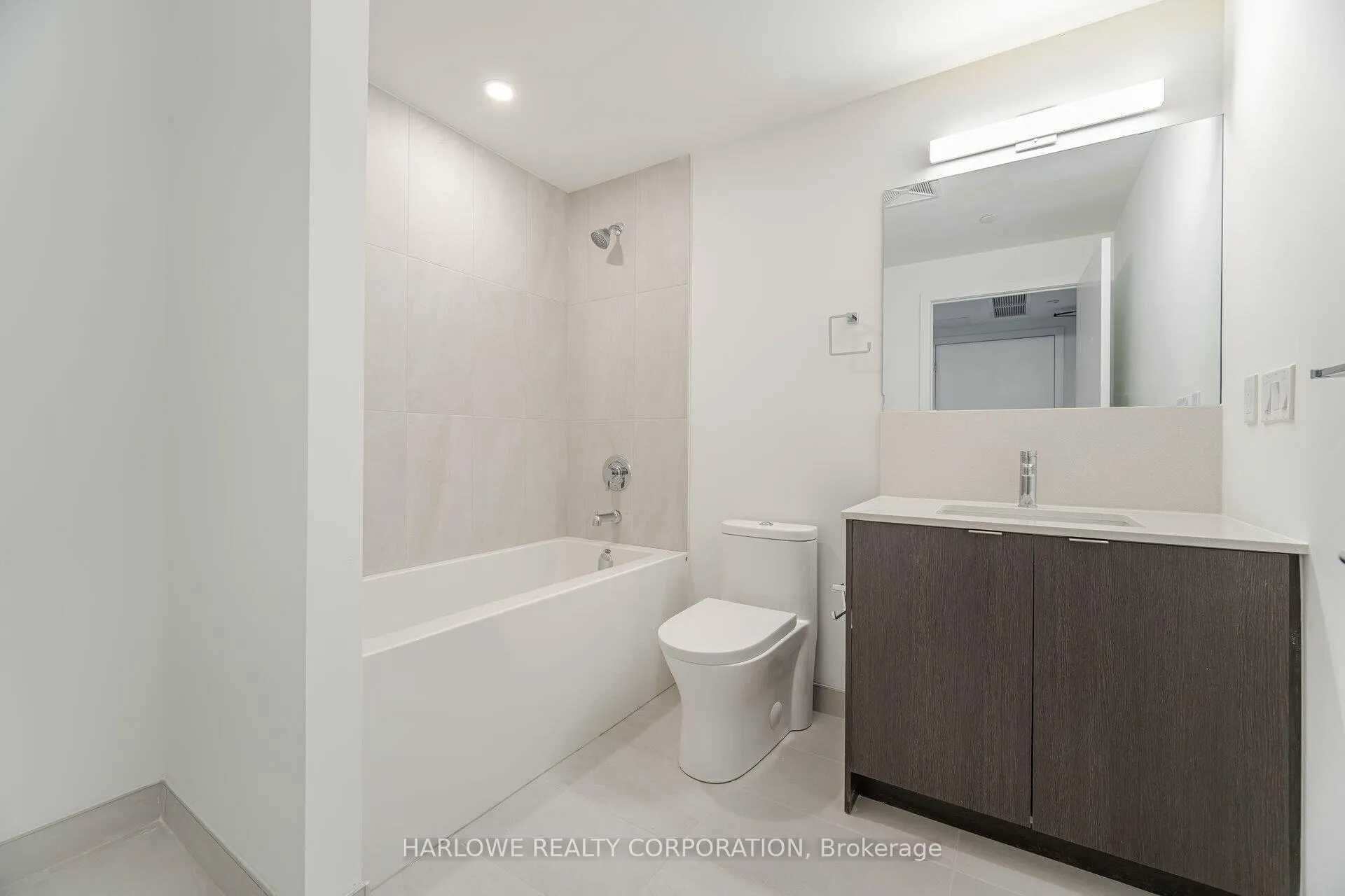 Photo 7 of Unit 342 E, 1610 Charles Street E, Whitby, Port Whitby — HOMEH