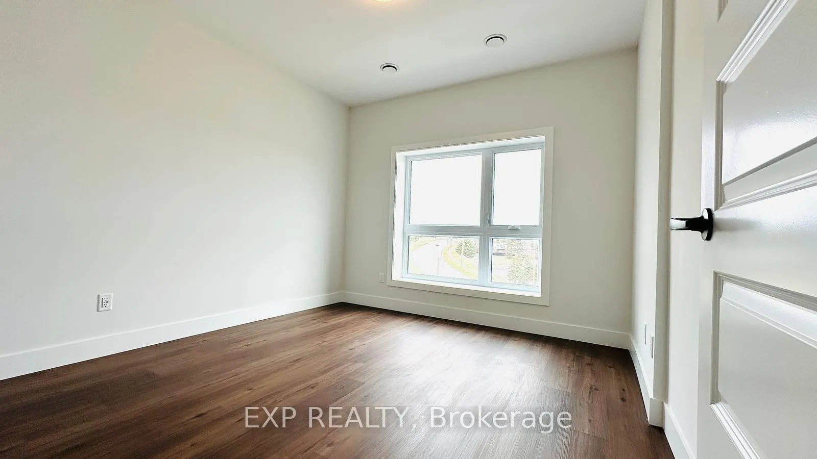 Photo 6 of Unit 414, 1000 Lackner Place, Kitchener — HOMEH