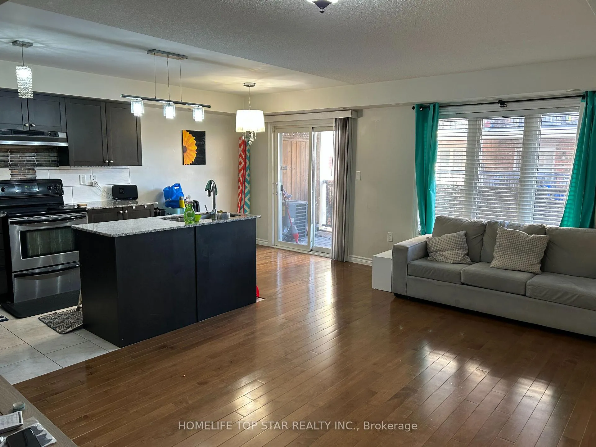 Photo 2 of 202 Louisbourg Way, Markham, Greensborough — HOMEH