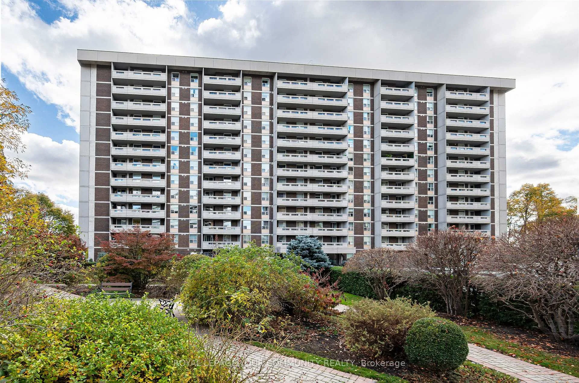 Photo 1 of Unit 403, 60 Inverlochy Boulevard, Markham, Royal Orchard — HOMEH