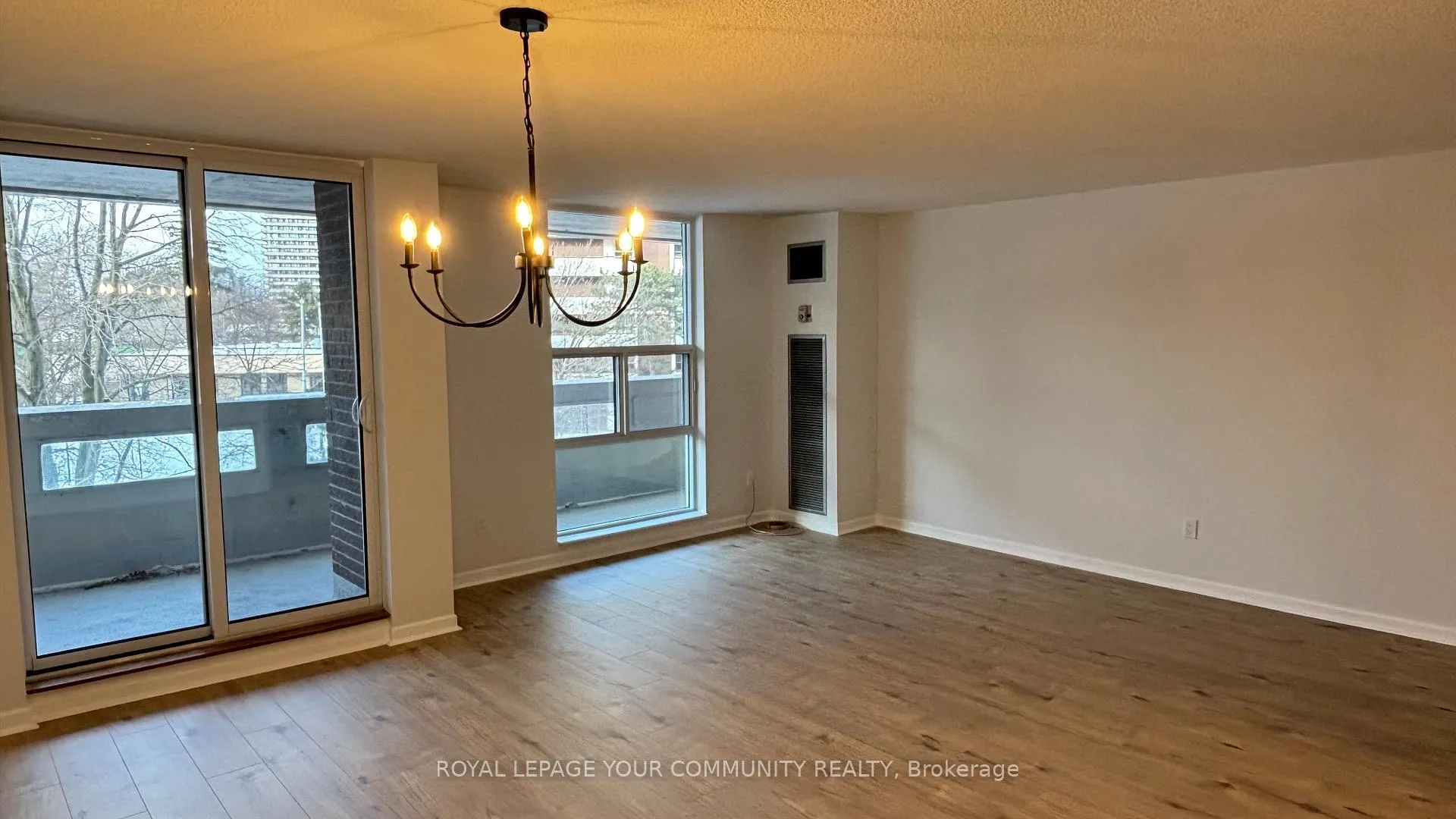 Photo 5 of Unit 403, 60 Inverlochy Boulevard, Markham, Royal Orchard — HOMEH