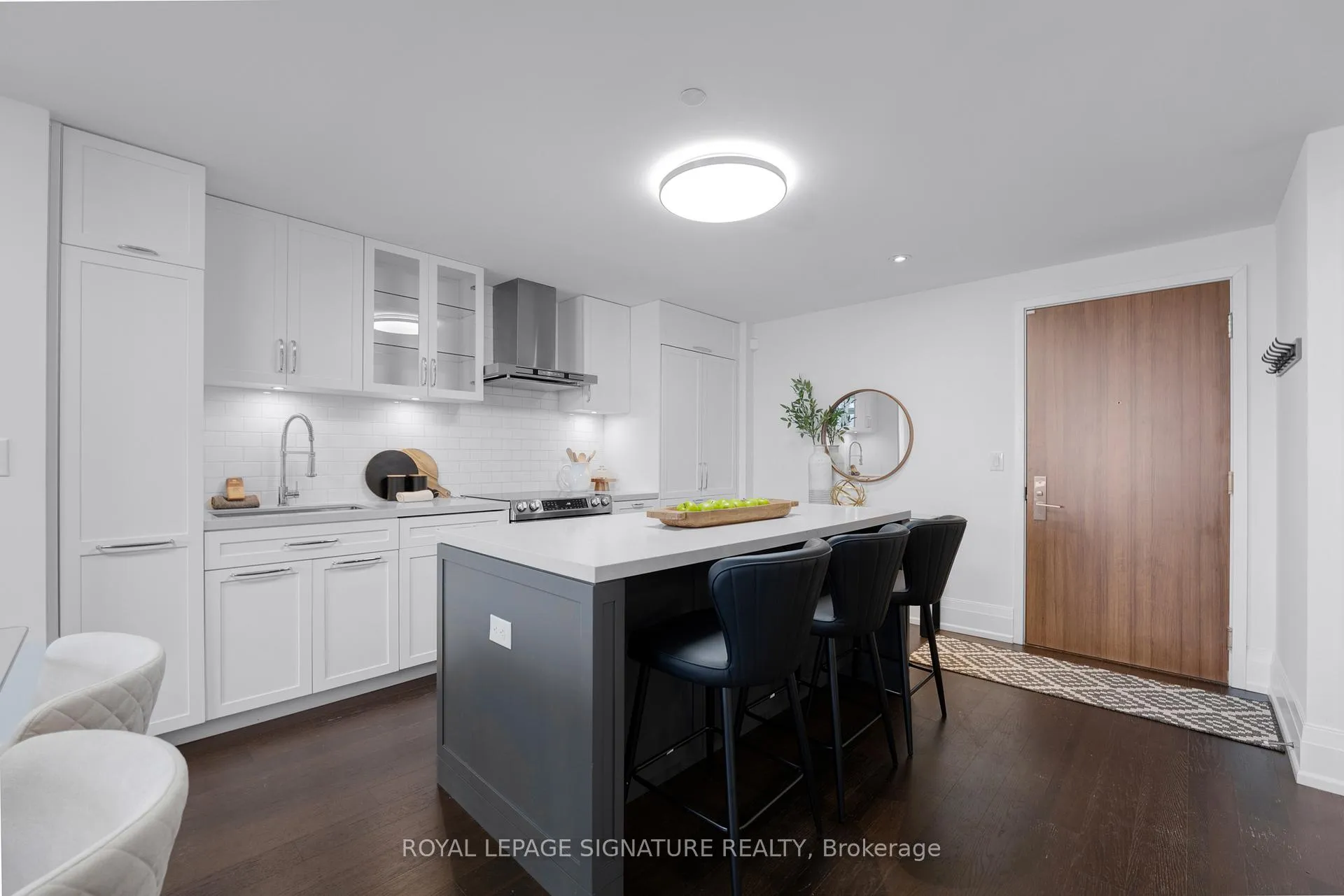 Photo 8 of Unit 402, 25 Malcolm Road, Toronto, Leaside — HOMEH