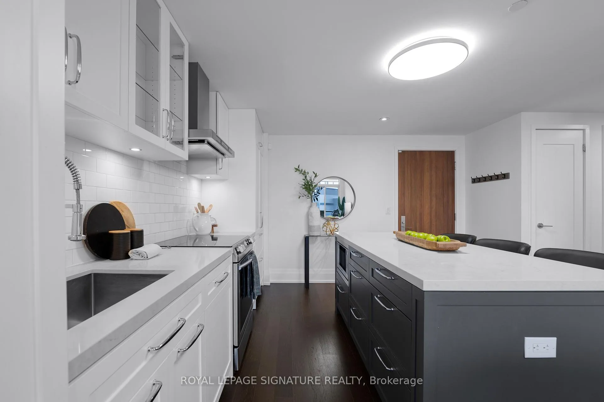 Photo 10 of Unit 402, 25 Malcolm Road, Toronto, Leaside — HOMEH