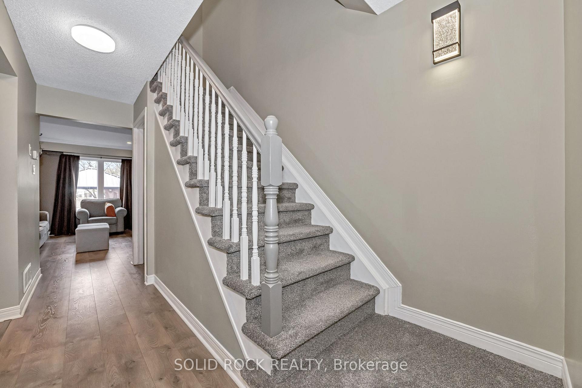Photo 6 of 37 Grenadier Way, Ottawa, Barrhaven - Longfields — HOMEH