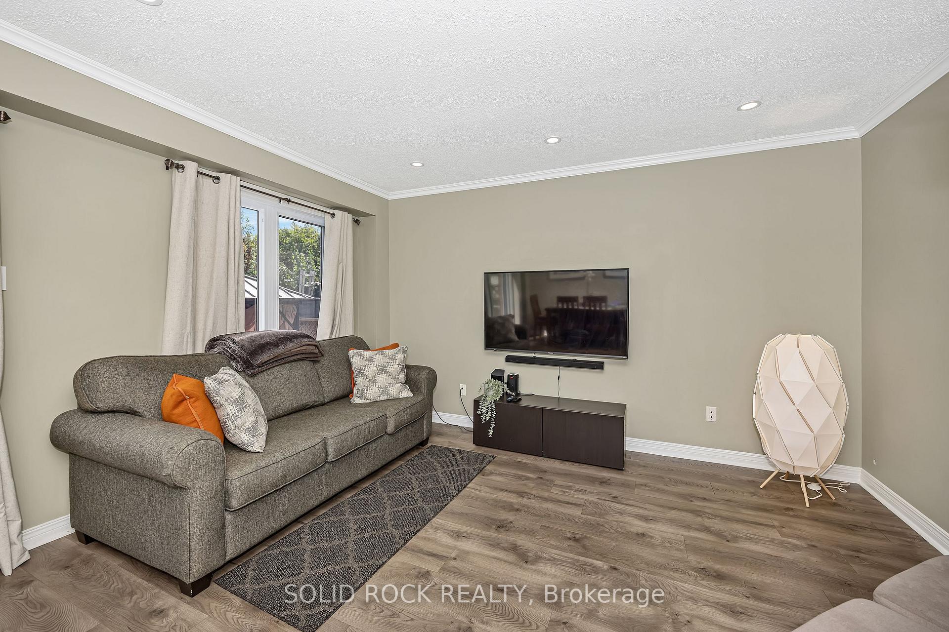 Photo 8 of 37 Grenadier Way, Ottawa, Barrhaven - Longfields — HOMEH