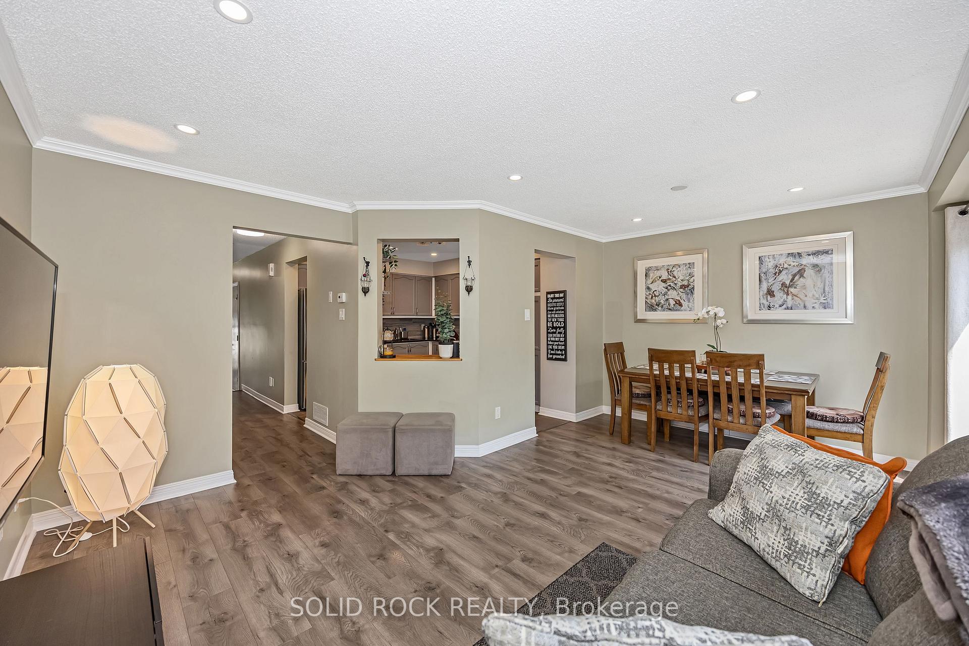 Photo 10 of 37 Grenadier Way, Ottawa, Barrhaven - Longfields — HOMEH