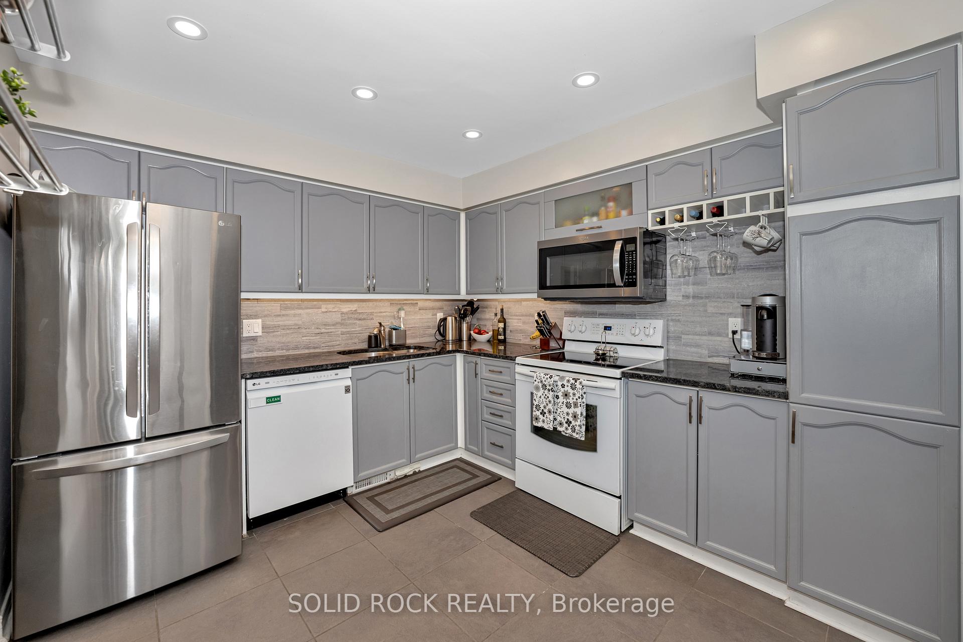 Photo 12 of 37 Grenadier Way, Ottawa, Barrhaven - Longfields — HOMEH
