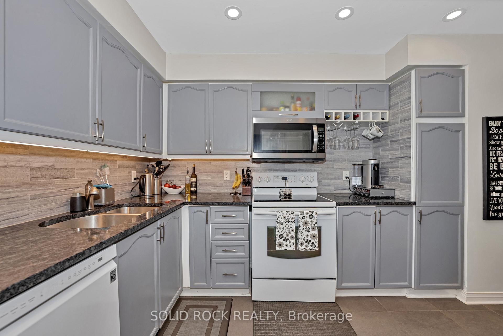 Photo 13 of 37 Grenadier Way, Ottawa, Barrhaven - Longfields — HOMEH