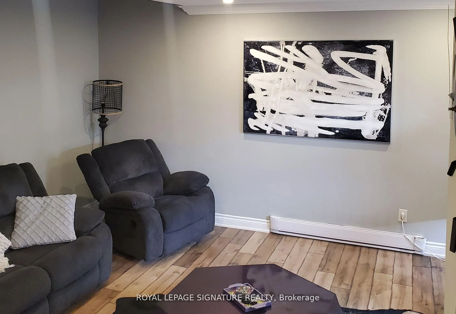 Photo 3 of 155 Milestone Crescent, Aurora, Aurora Village — HOMEH