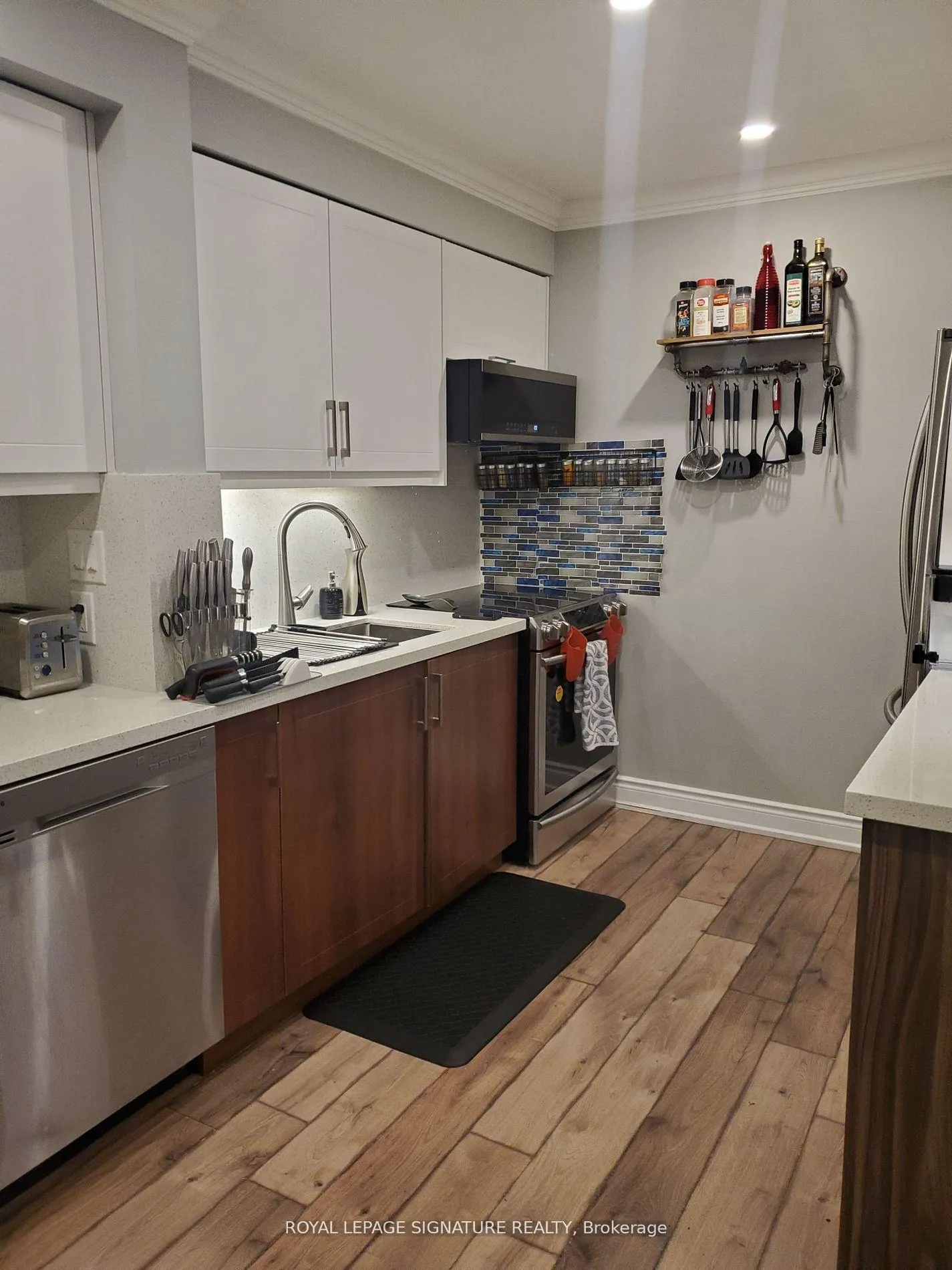 Photo 7 of 155 Milestone Crescent, Aurora, Aurora Village — HOMEH
