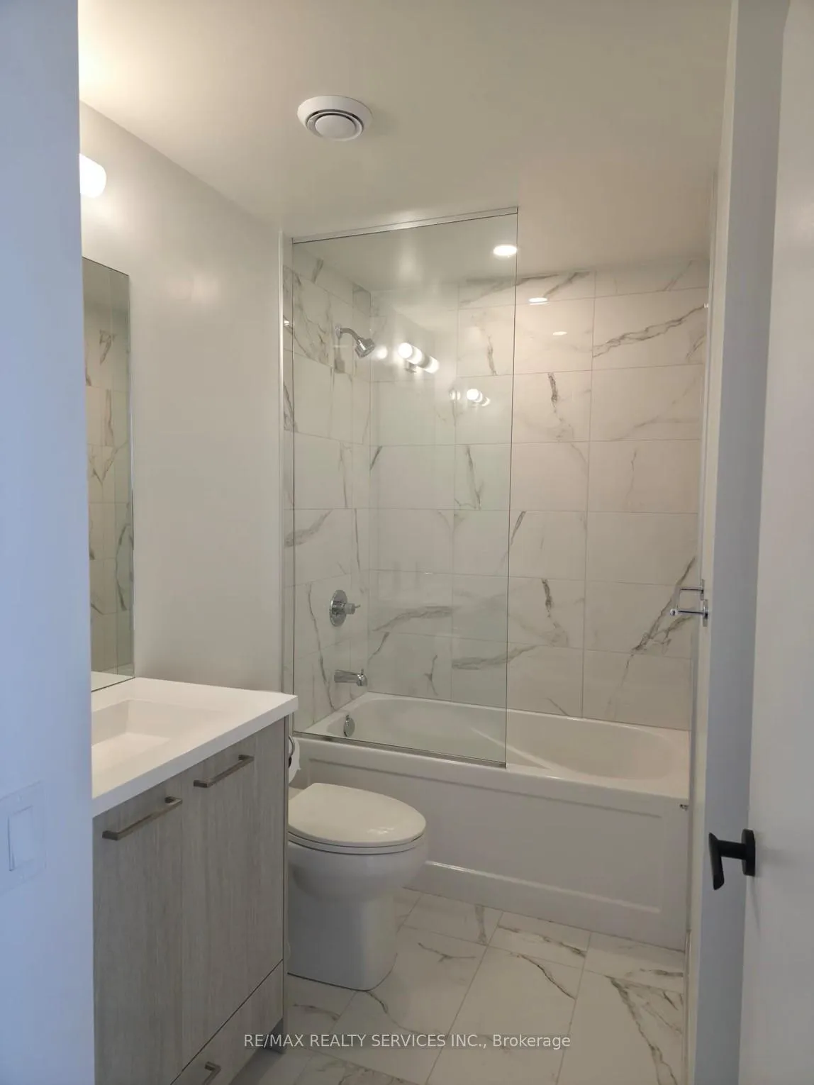 Photo 8 of Unit 1815, 28 Interchange Way, Vaughan, Vaughan Corporate Centre — HOMEH