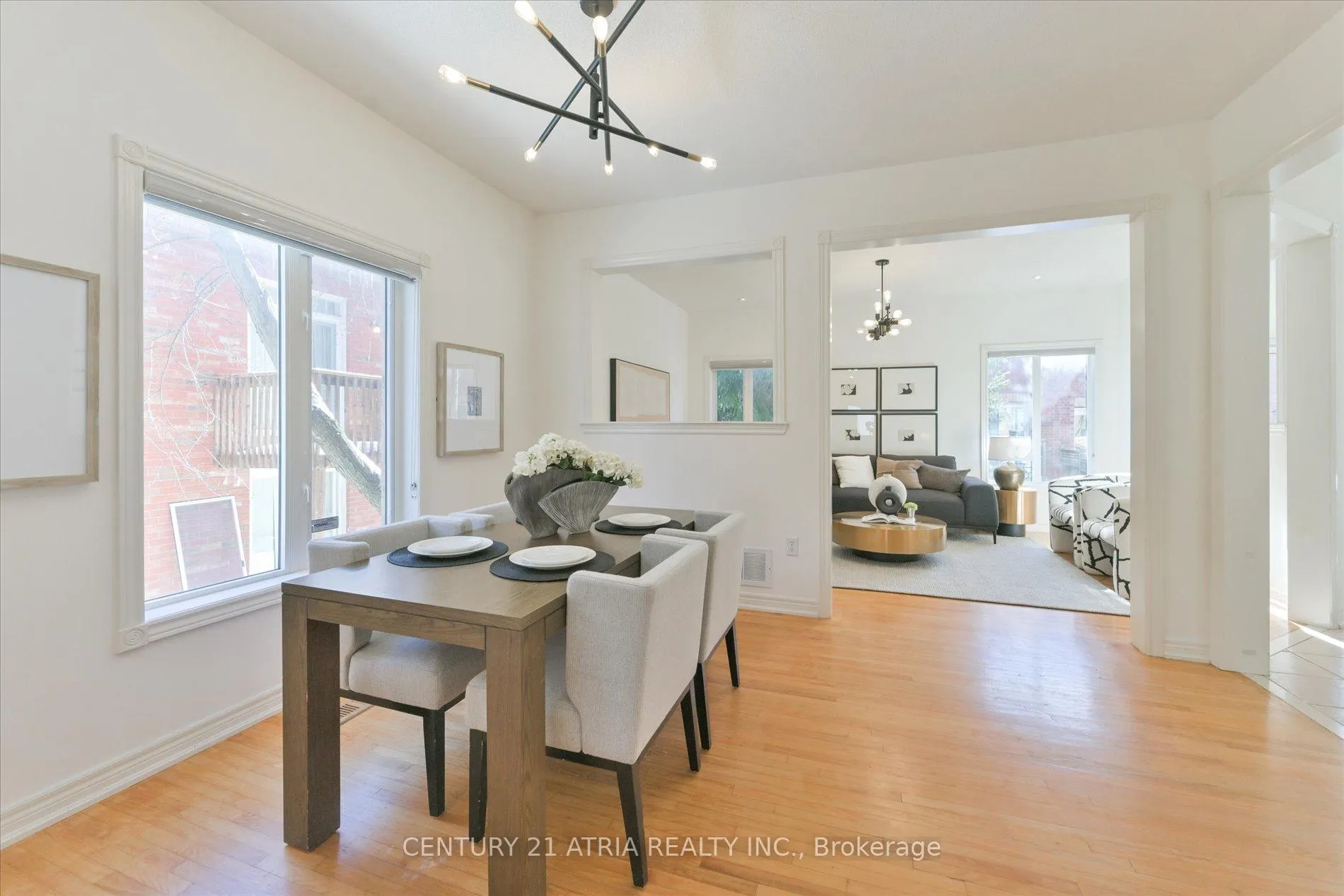 Photo 5 of 64 Drew Kelly Way, Markham, Buttonville — HOMEH