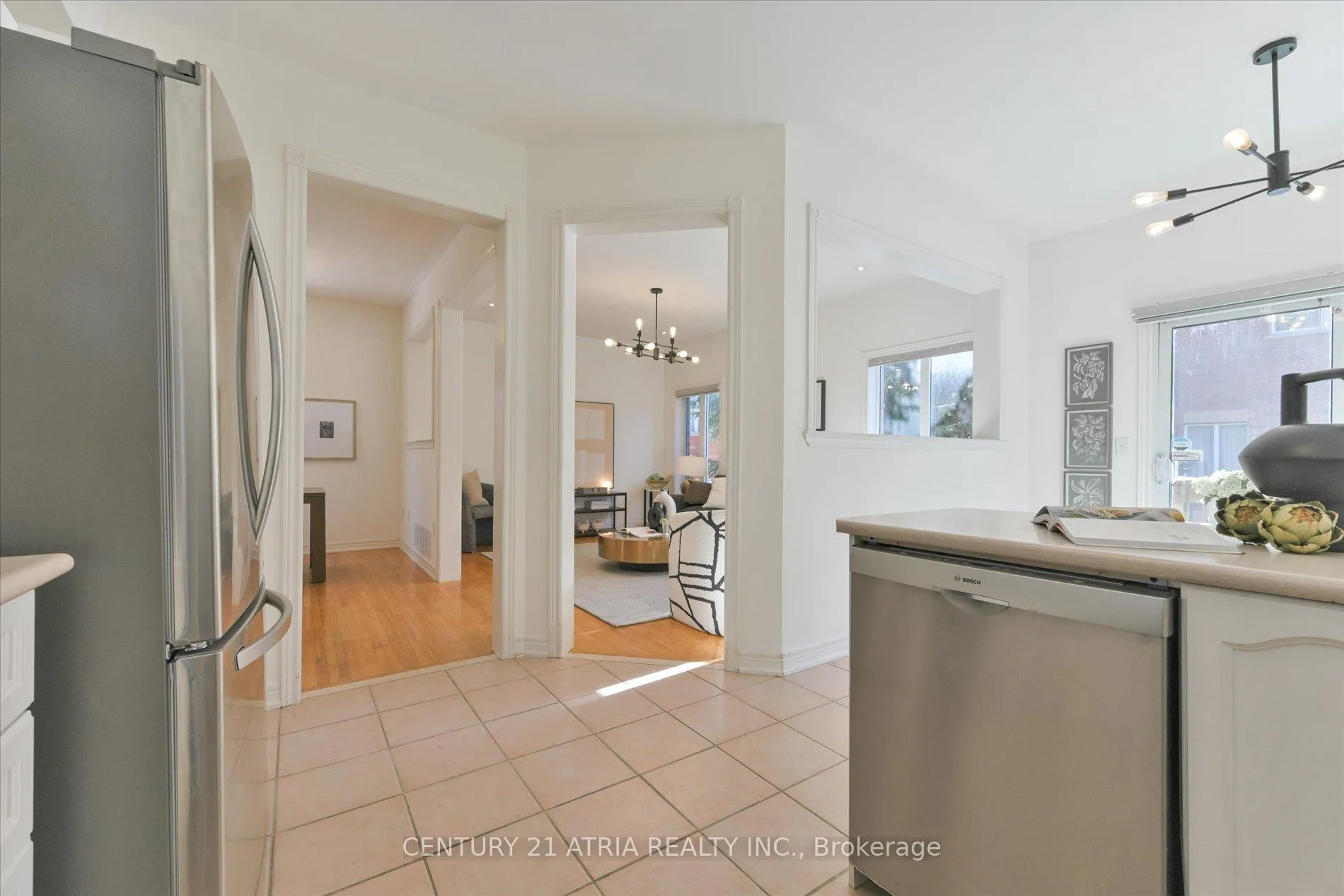 Photo 12 of 64 Drew Kelly Way, Markham, Buttonville — HOMEH