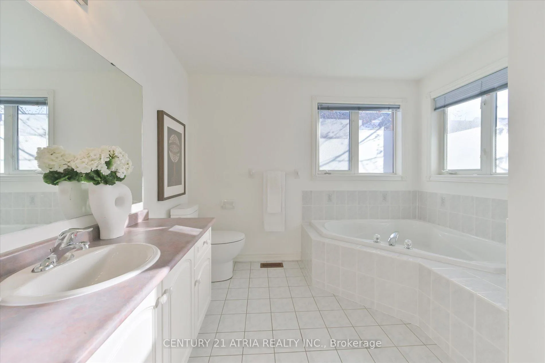 Photo 21 of 64 Drew Kelly Way, Markham, Buttonville — HOMEH