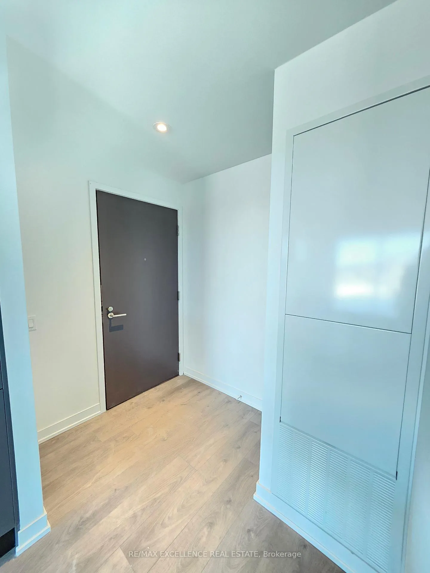 Photo 4 of Unit 905, 39 Mary Street, Barrie, City Centre — HOMEH