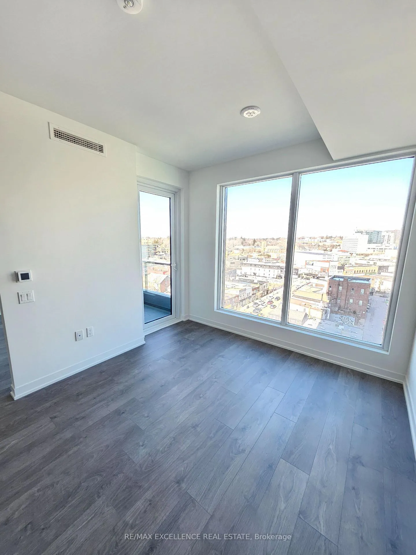 Photo 8 of Unit 905, 39 Mary Street, Barrie, City Centre — HOMEH
